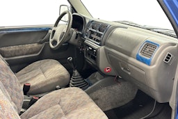 sininen Suzuki Jimny 2000 kuva 10.