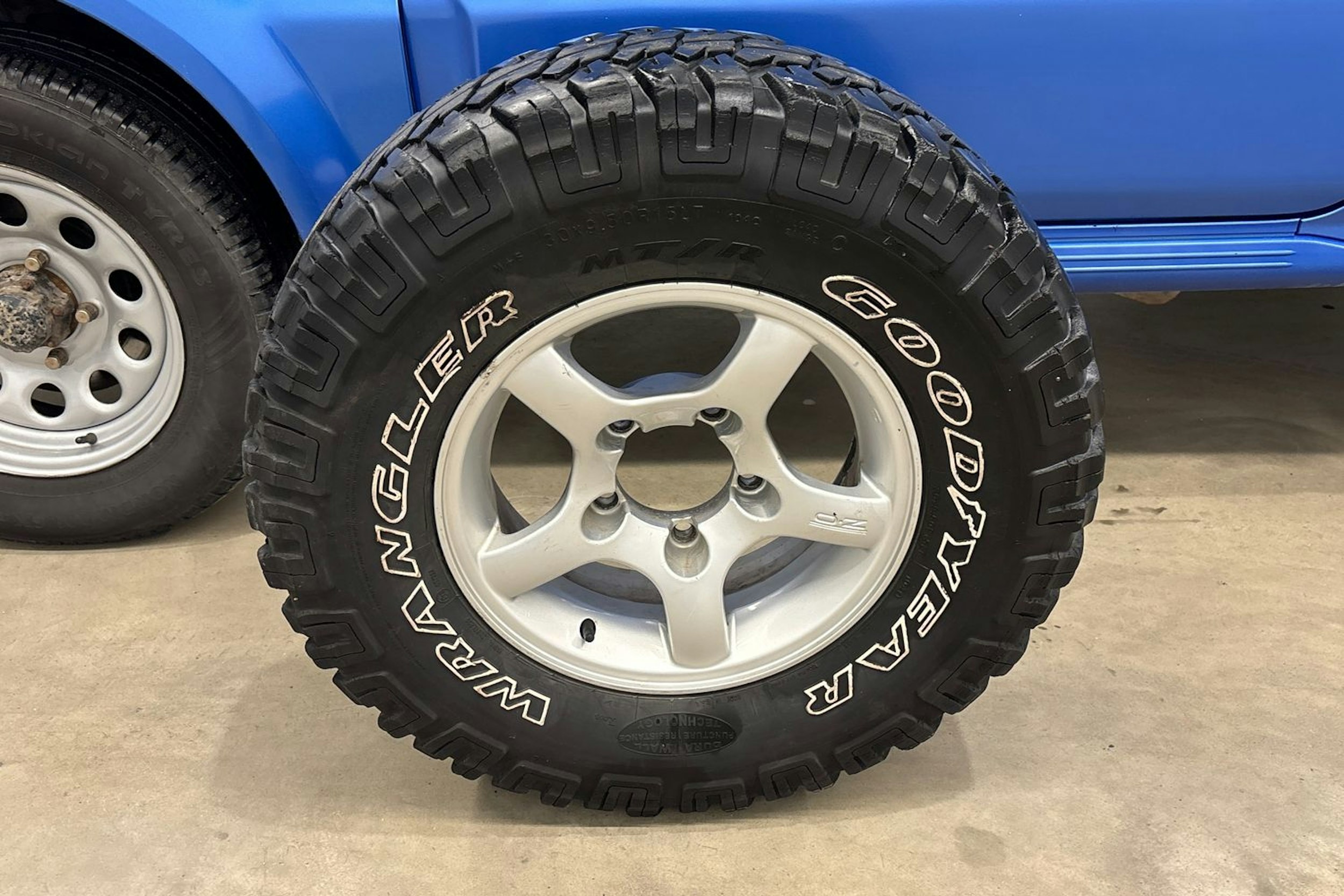 sininen Suzuki Jimny 2000 kuva 27.