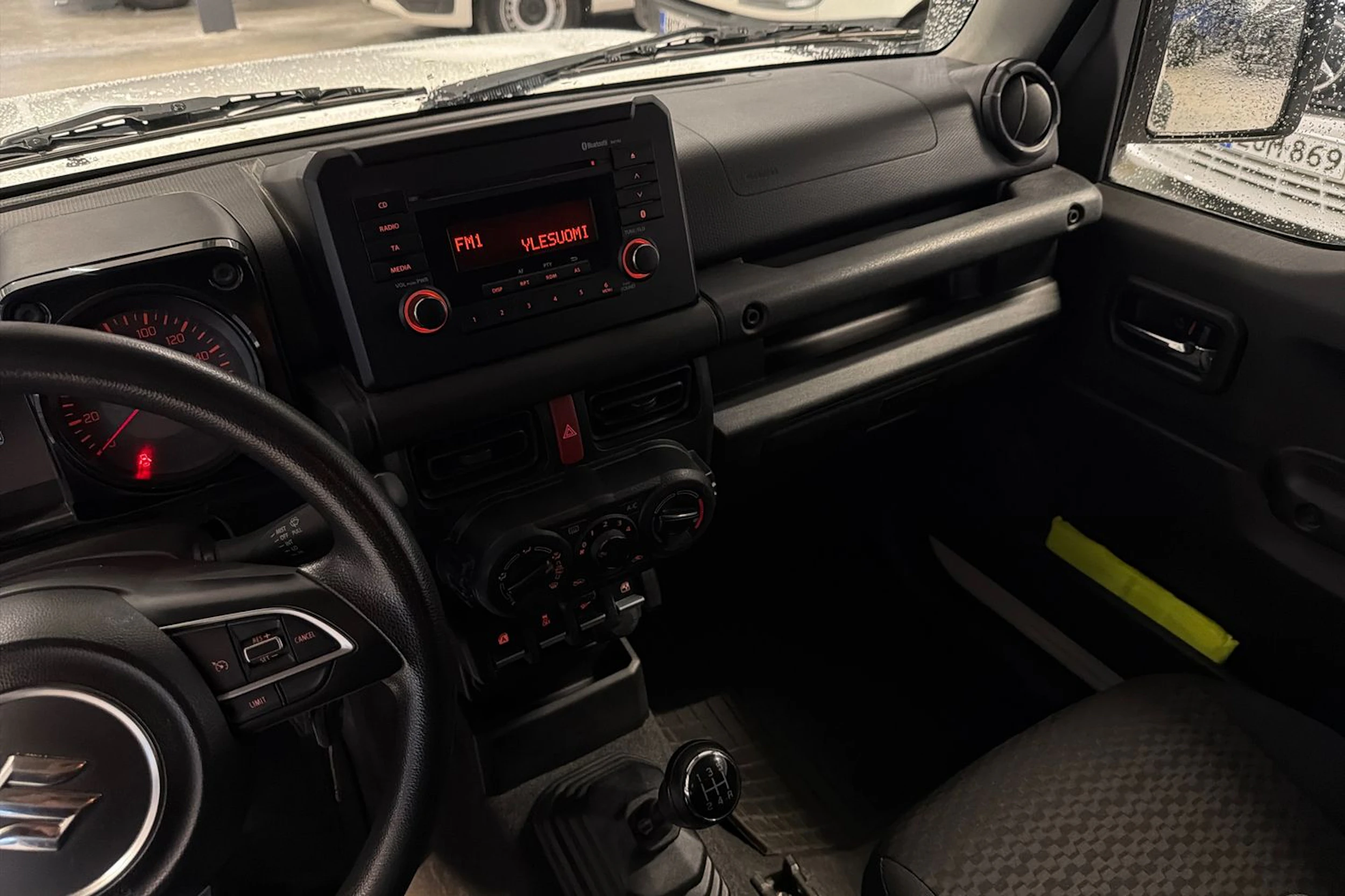 valkoinen Suzuki Jimny 2024 kuva 4.