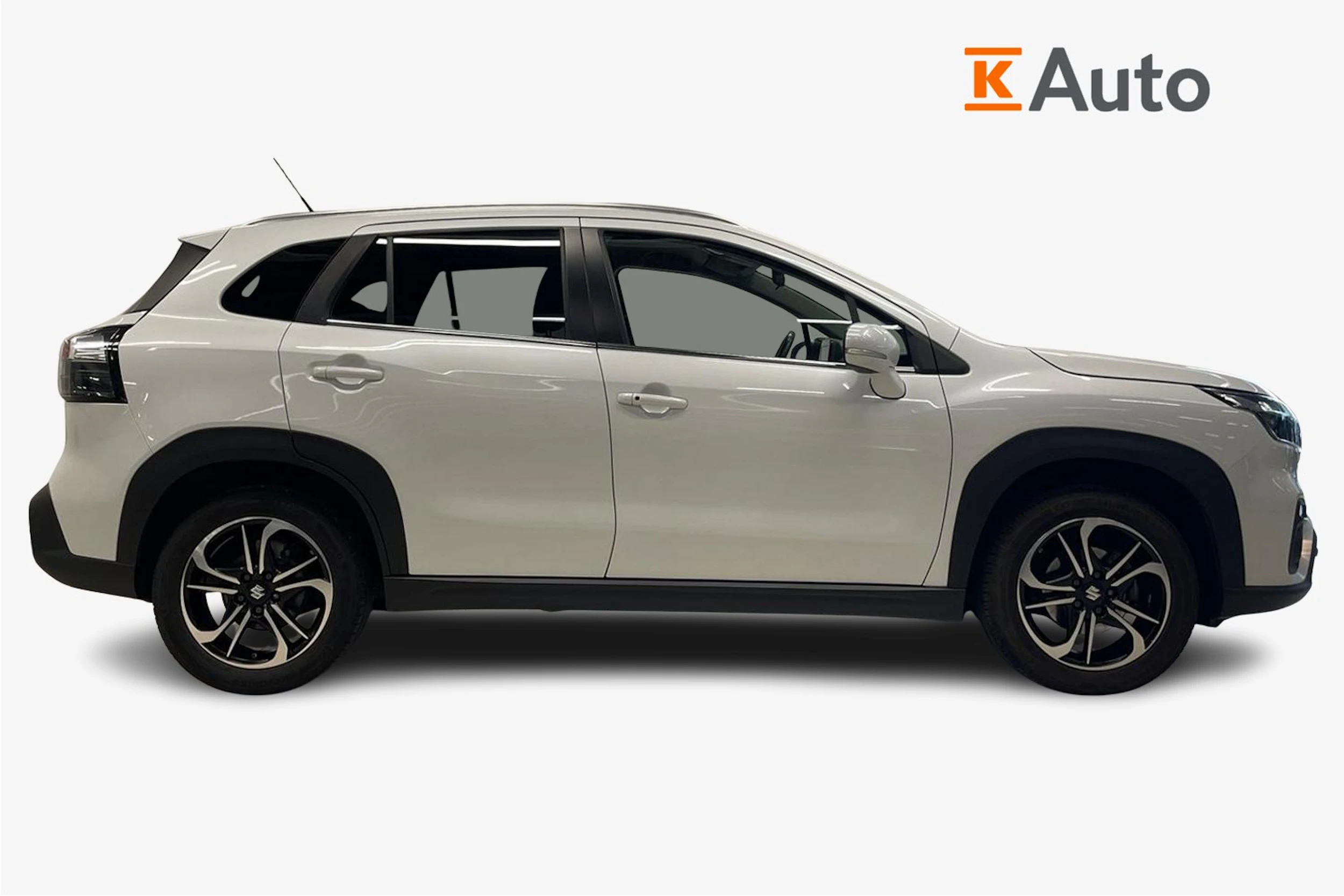 Valkoinen Suzuki S-Cross 2022 kuva 5.