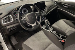 Valkoinen Suzuki S-Cross 2022 kuva 6.