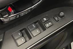 Valkoinen Suzuki S-Cross 2022 kuva 11.