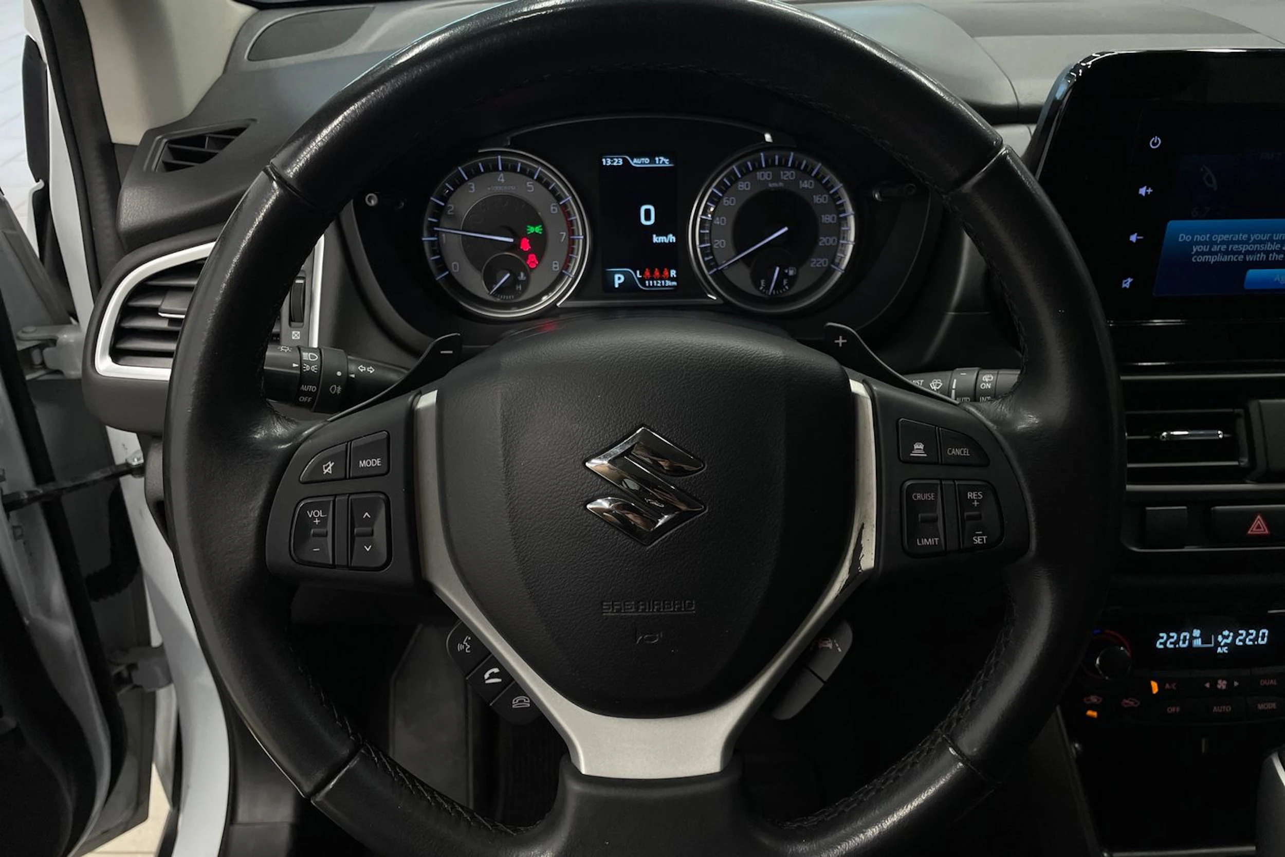 Valkoinen Suzuki S-Cross 2022 kuva 13.