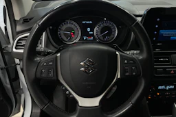 Valkoinen Suzuki S-Cross 2022 kuva 13.