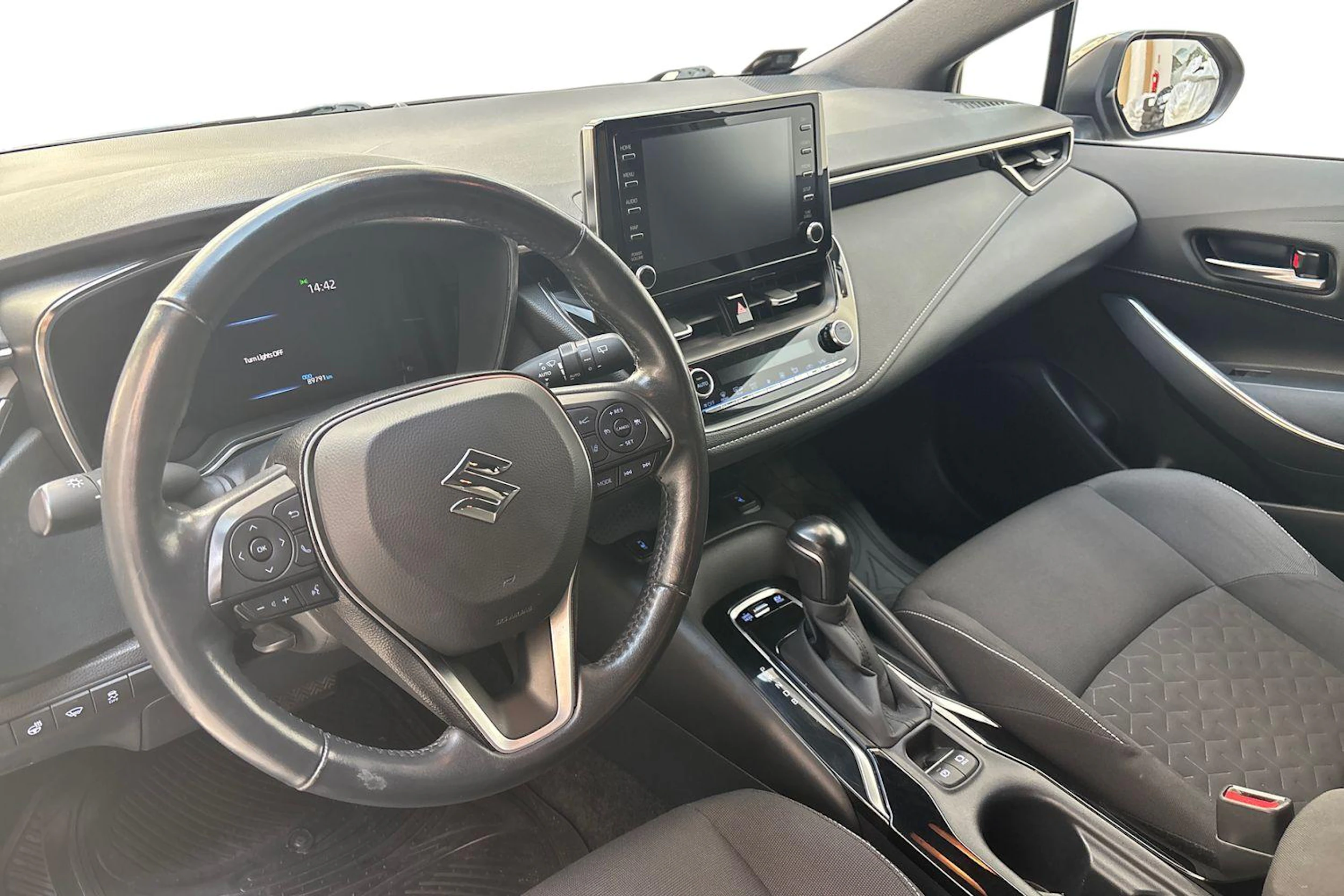 Ruskea (beige) Suzuki Swace 2021 kuva 6.