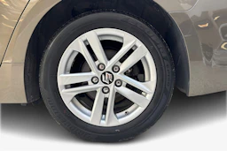 Ruskea (beige) Suzuki Swace 2021 kuva 9.