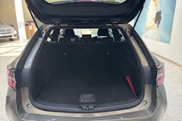 Ruskea (beige) Suzuki Swace 2021 kuva 12.