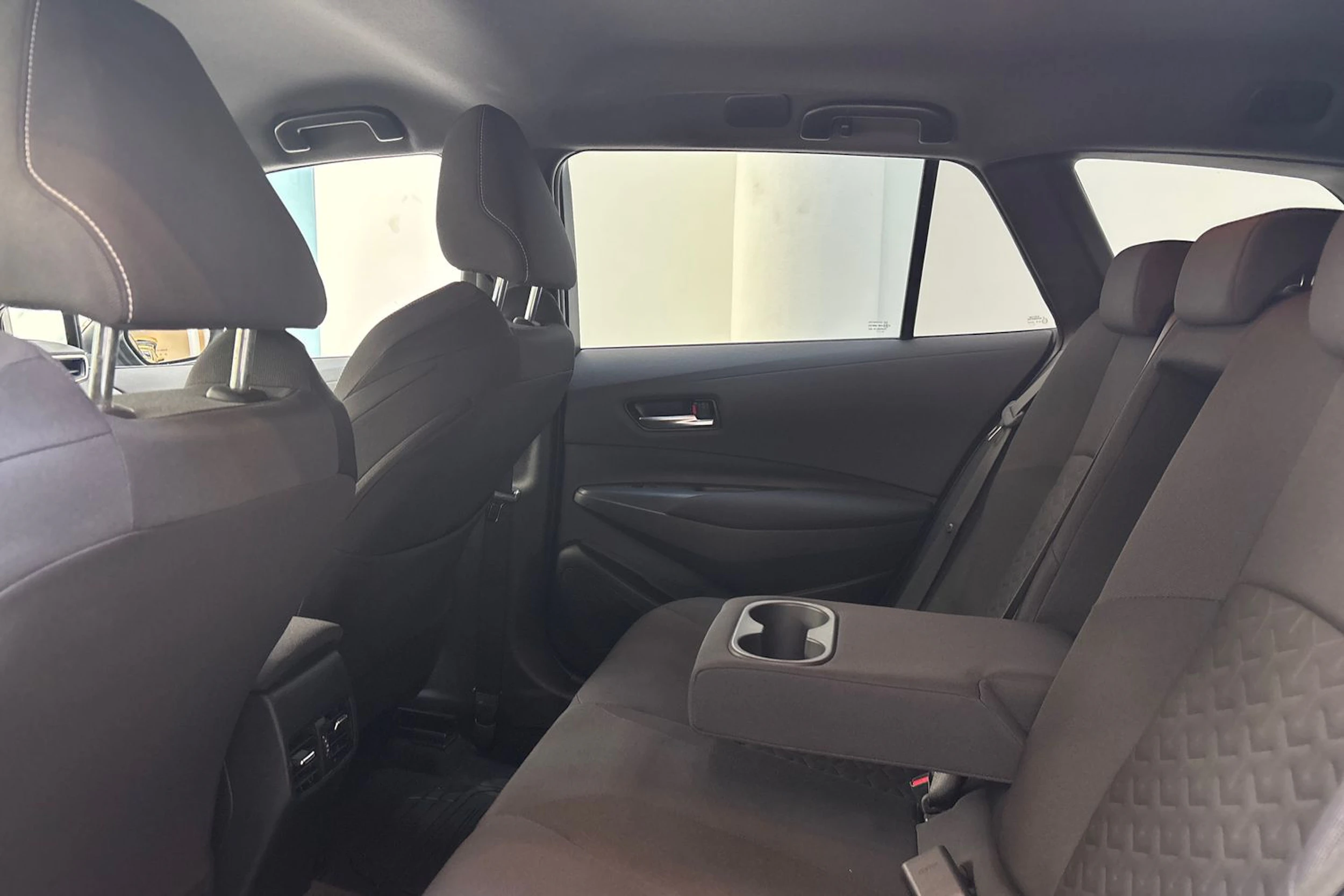 Ruskea (beige) Suzuki Swace 2021 kuva 13.