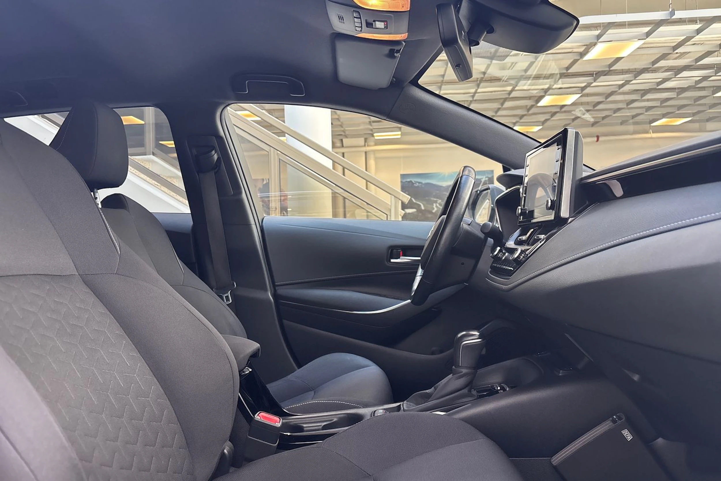 Ruskea (beige) Suzuki Swace 2021 kuva 23.
