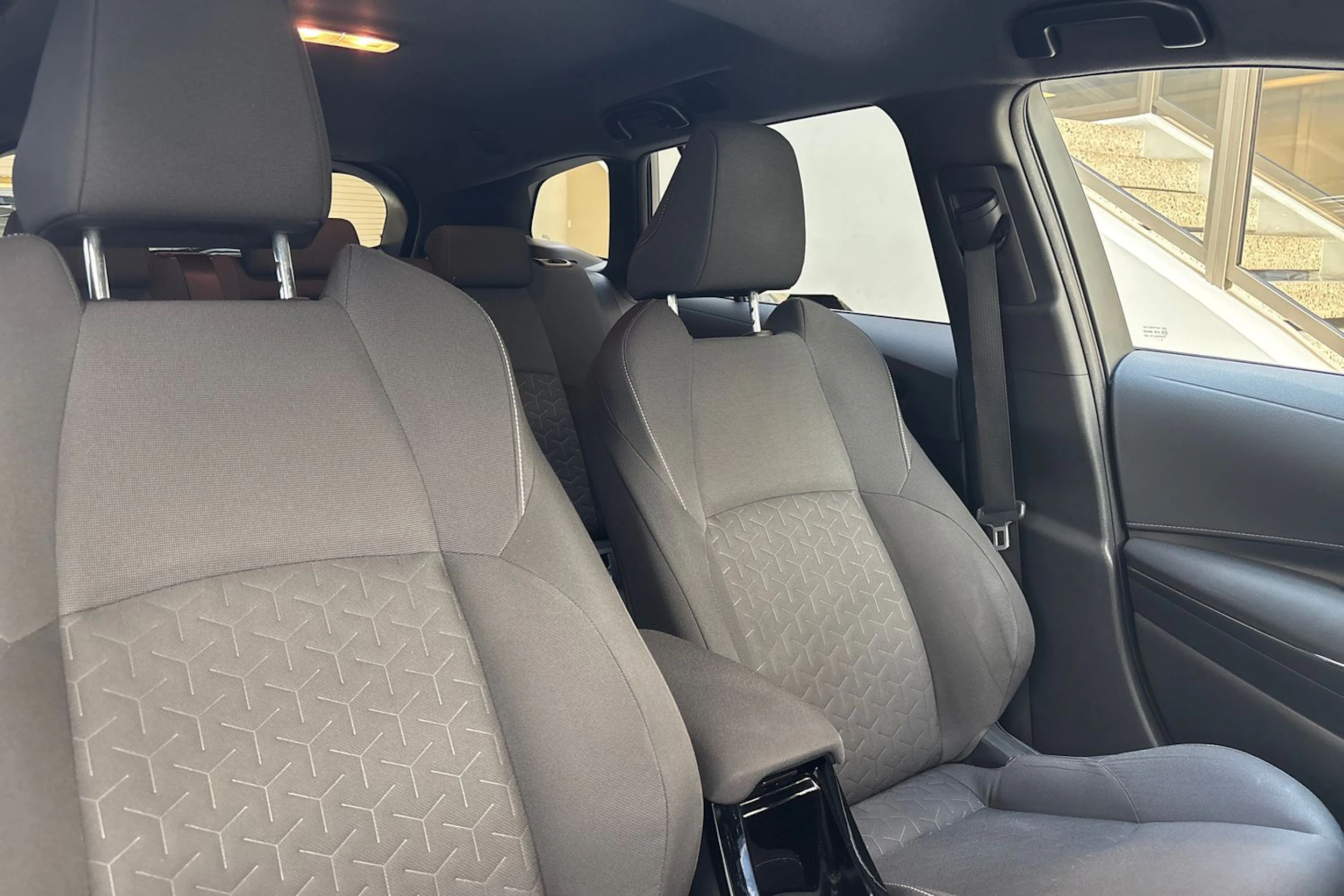 Ruskea (beige) Suzuki Swace 2021 kuva 24.