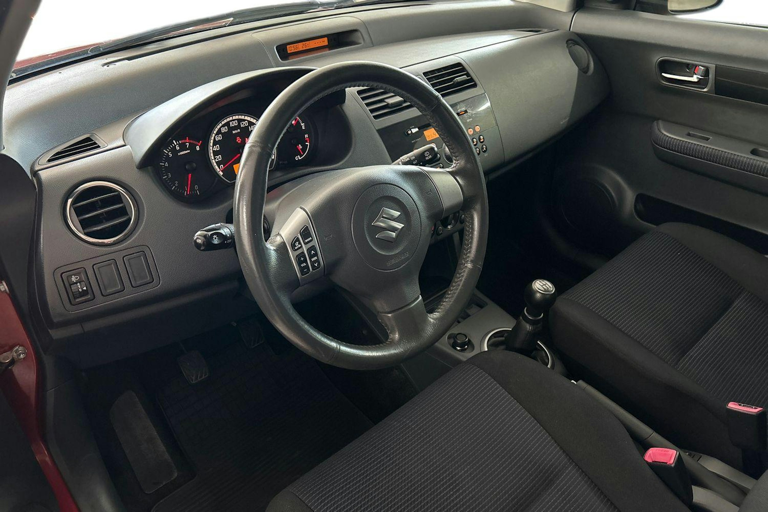 Oranssi Suzuki SWIFT 2008 kuva 7.