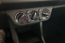 Oranssi Suzuki SWIFT 2008 kuva 18.