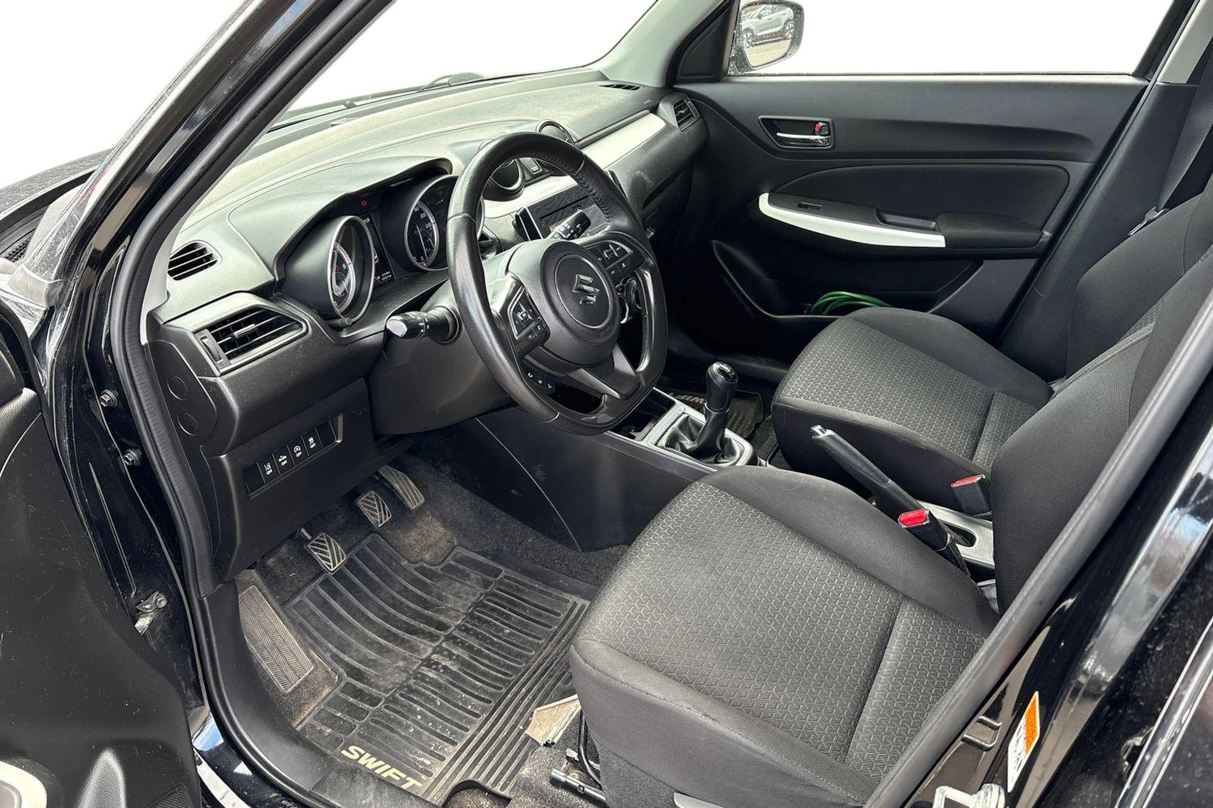 musta Suzuki Swift 2018 kuva 3.