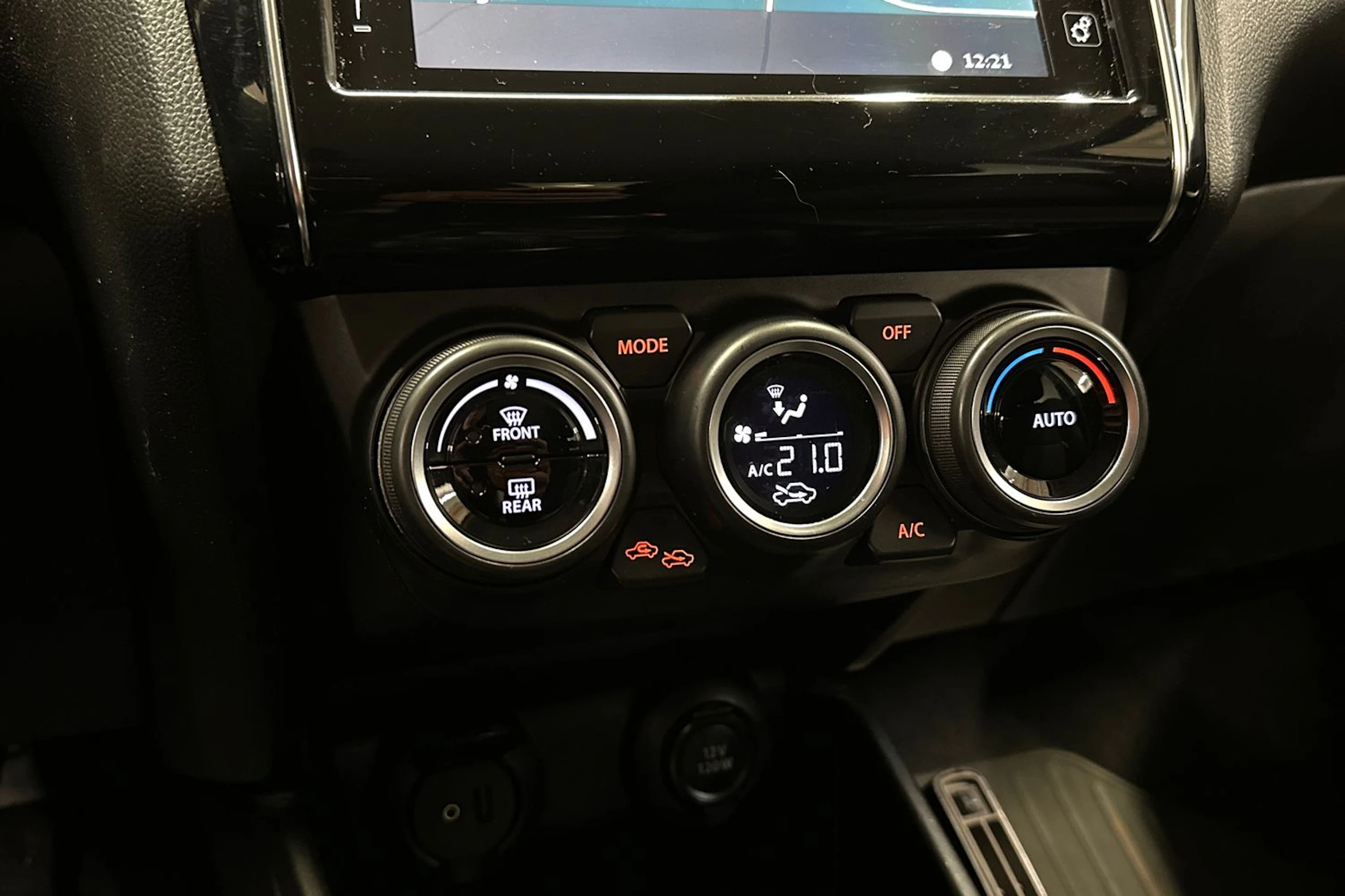 musta Suzuki Swift 2018 kuva 19.