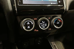 musta Suzuki Swift 2018 kuva 19.