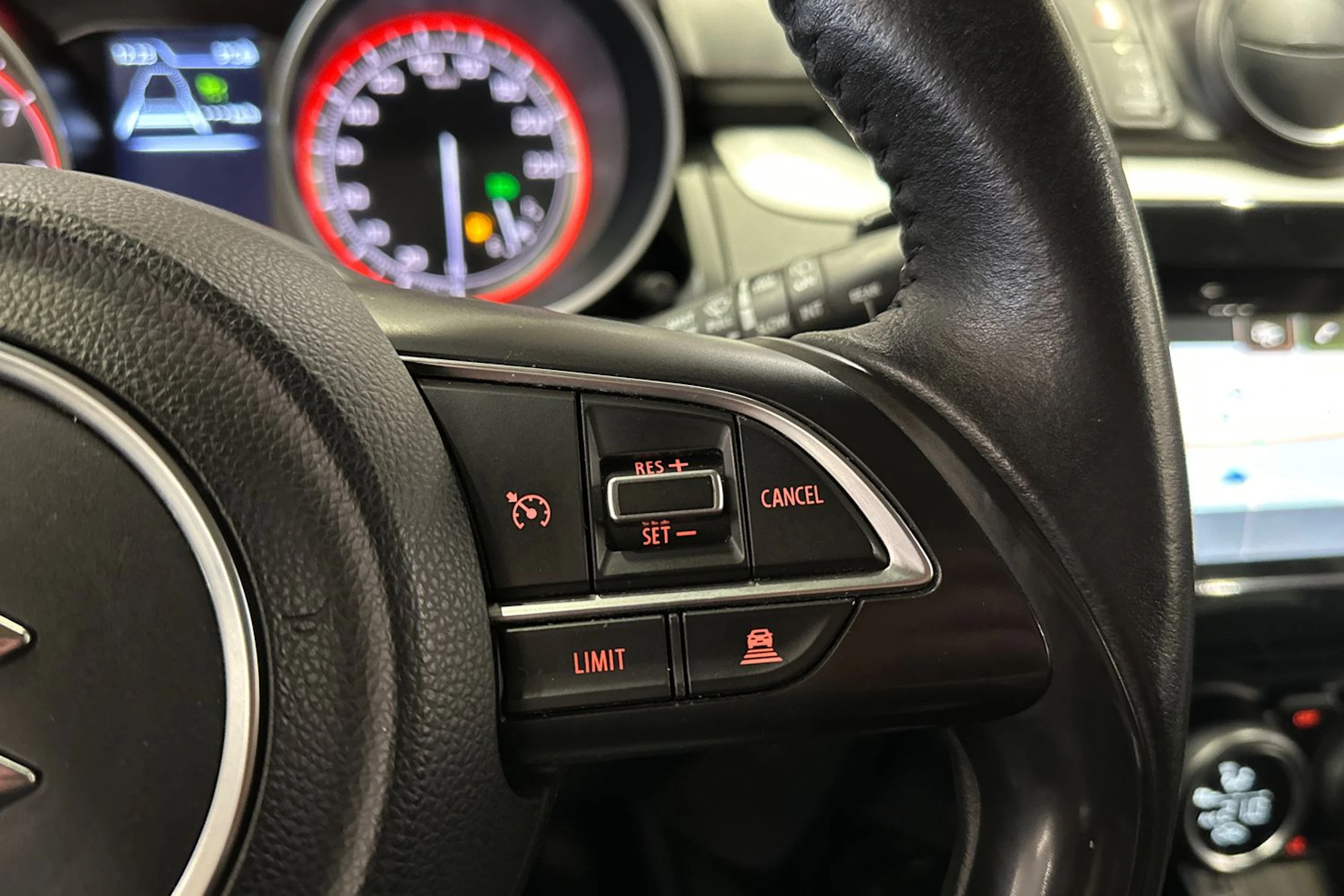 musta Suzuki Swift 2018 kuva 23.