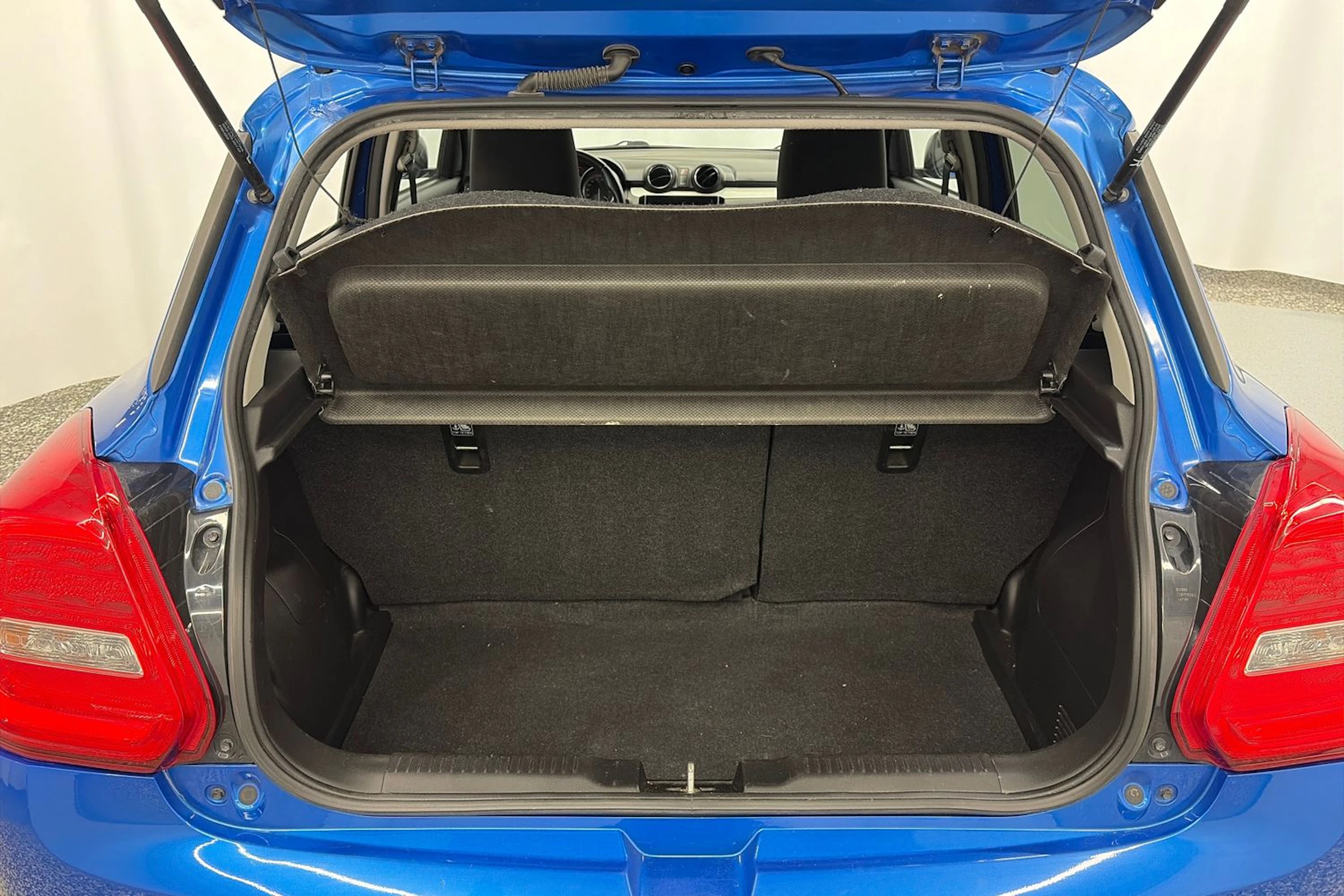 Sininen Suzuki SWIFT 2018 kuva 15.