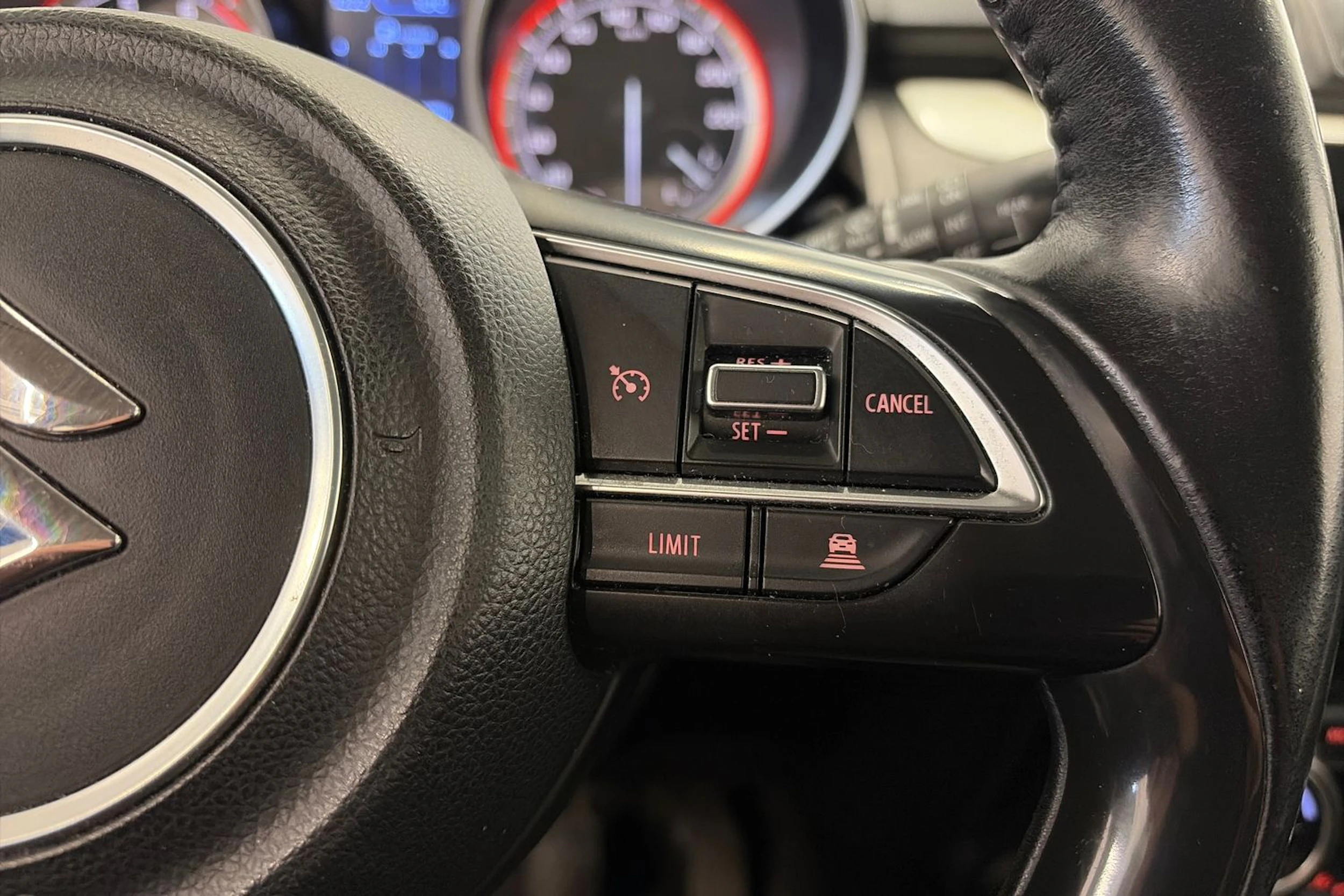 Sininen Suzuki SWIFT 2018 kuva 19.