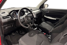 punainen Suzuki Swift 2019 kuva 7.