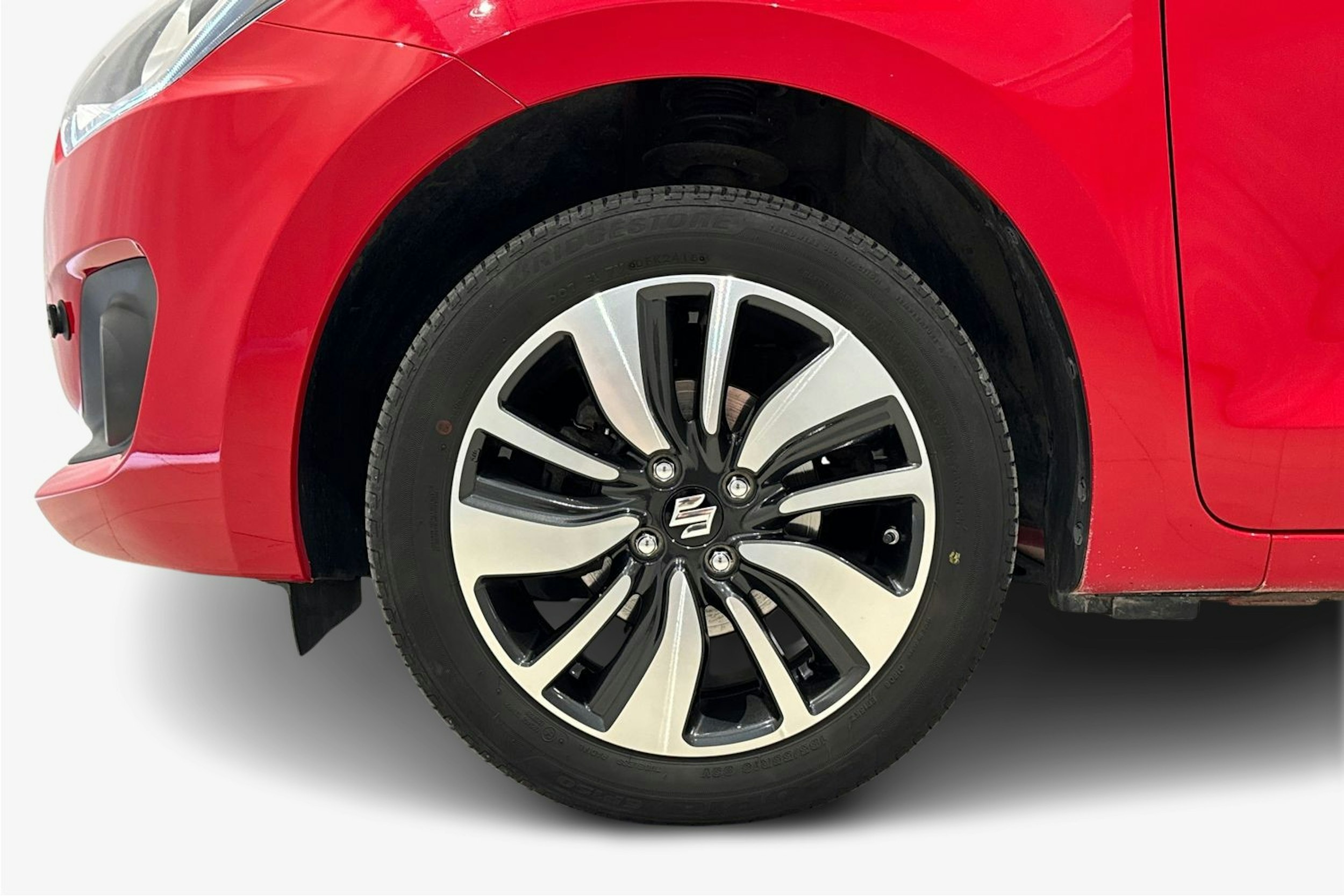punainen Suzuki Swift 2019 kuva 11.
