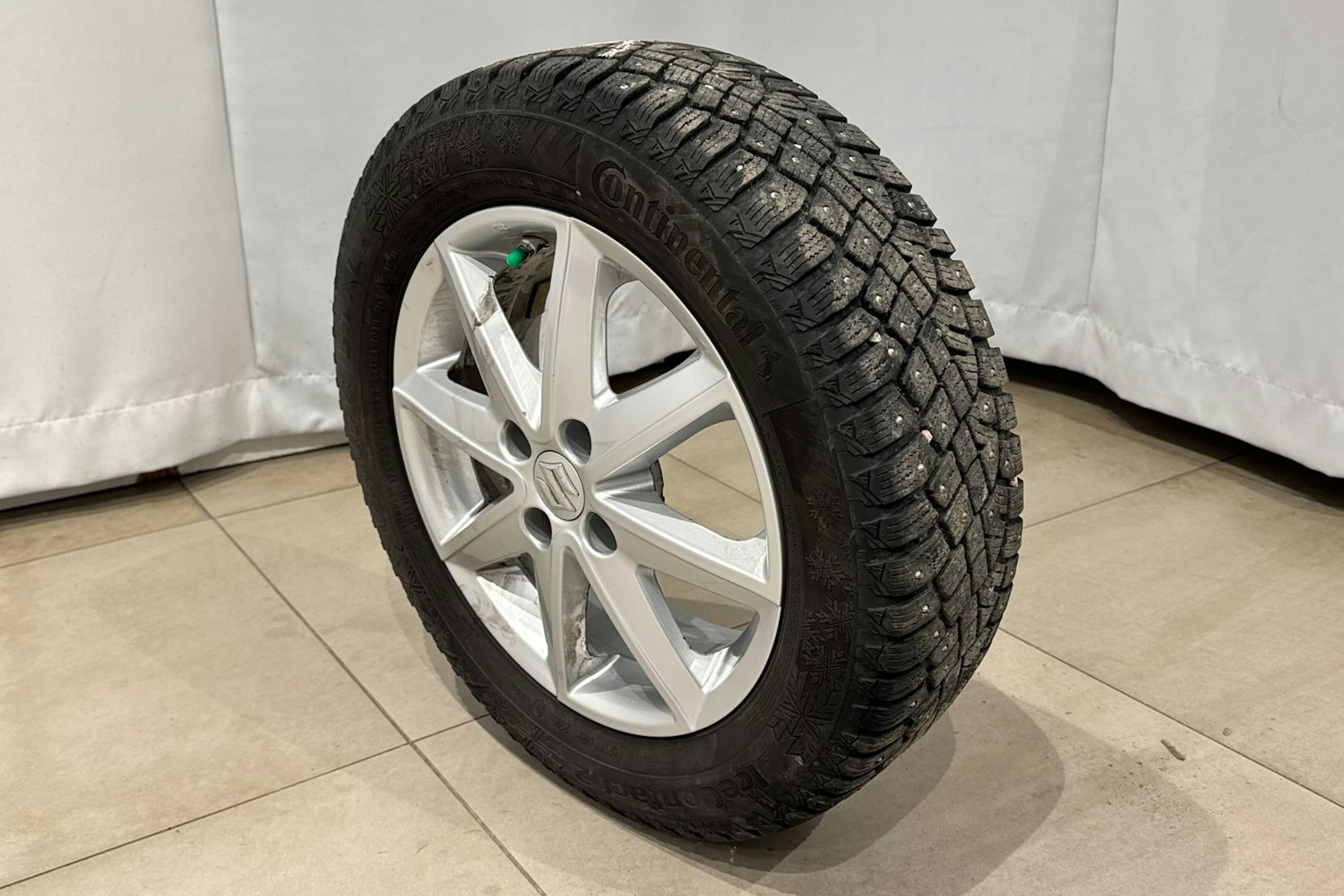 punainen Suzuki Swift 2019 kuva 13.