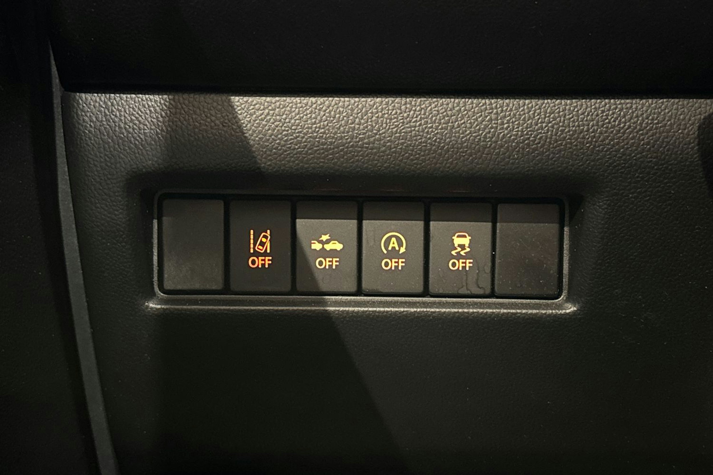 punainen Suzuki Swift 2019 kuva 16.