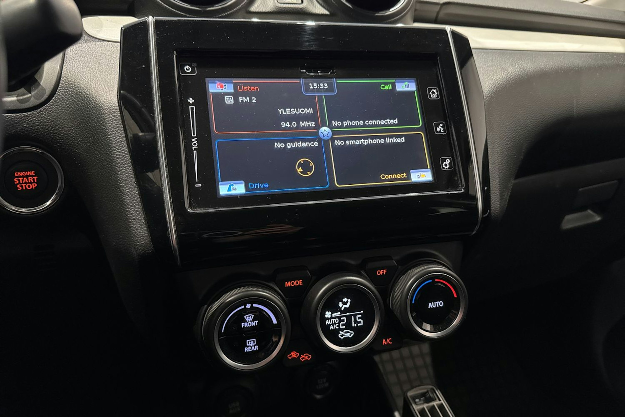 punainen Suzuki Swift 2019 kuva 18.