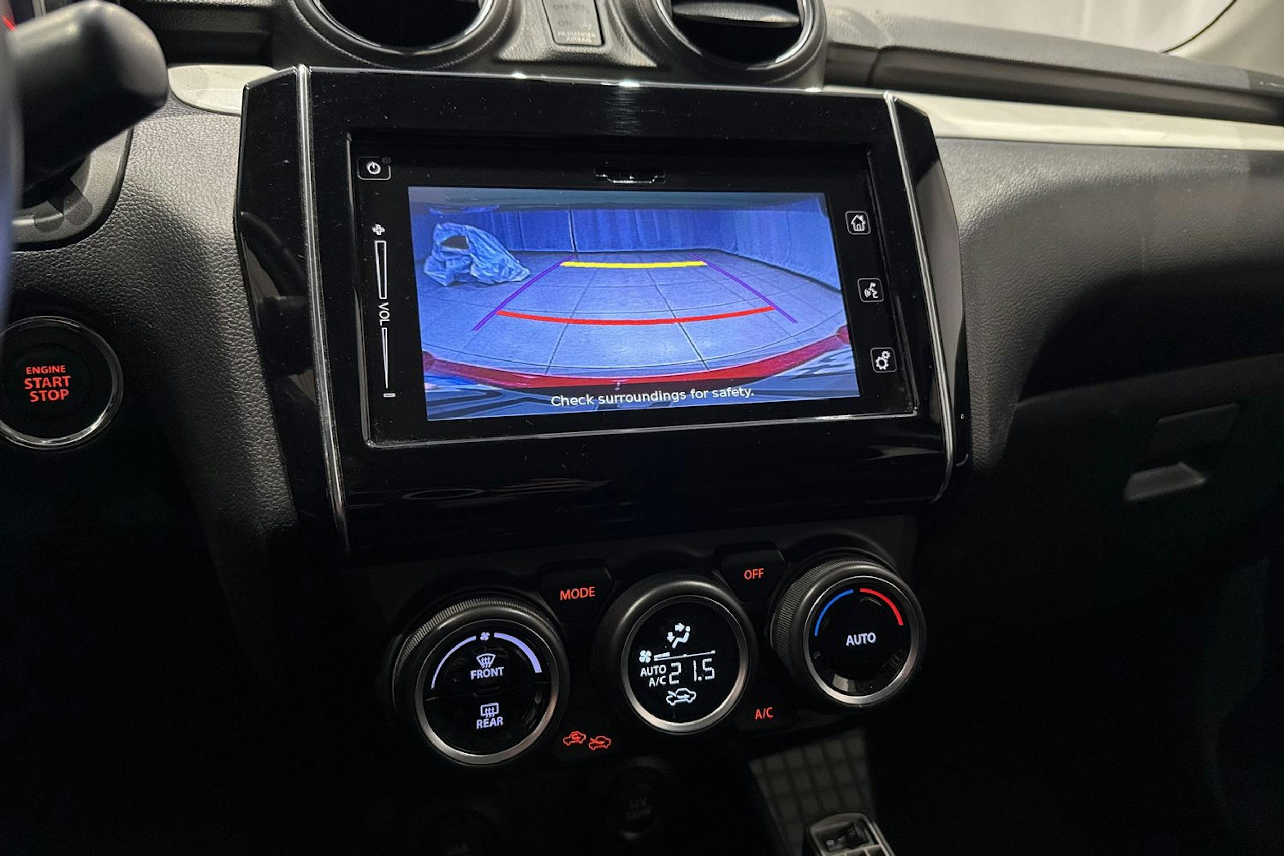 punainen Suzuki Swift 2019 kuva 19.