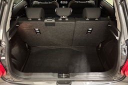 harmaa Suzuki Swift 2022 kuva 15.