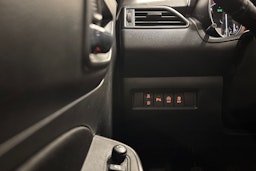 harmaa Suzuki Swift 2022 kuva 16.