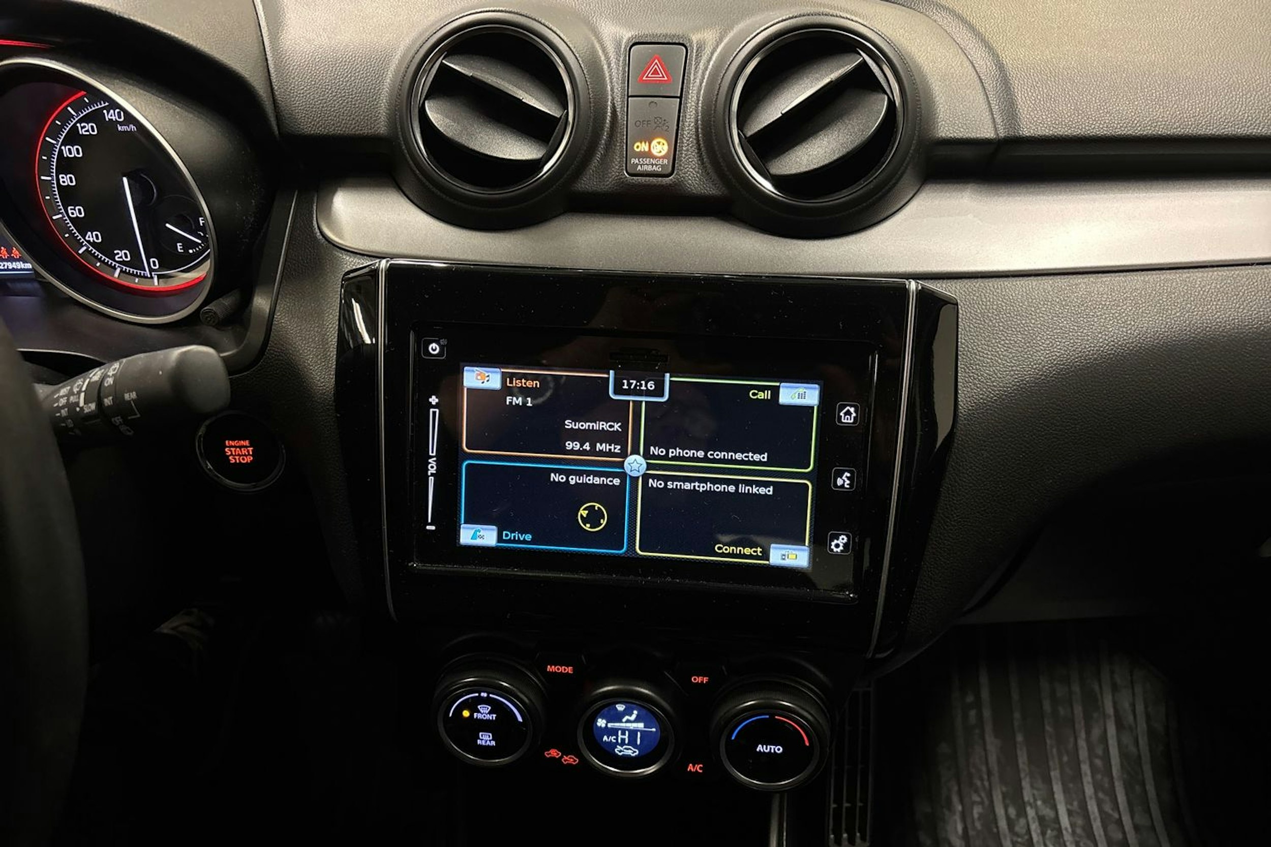 harmaa Suzuki Swift 2022 kuva 20.