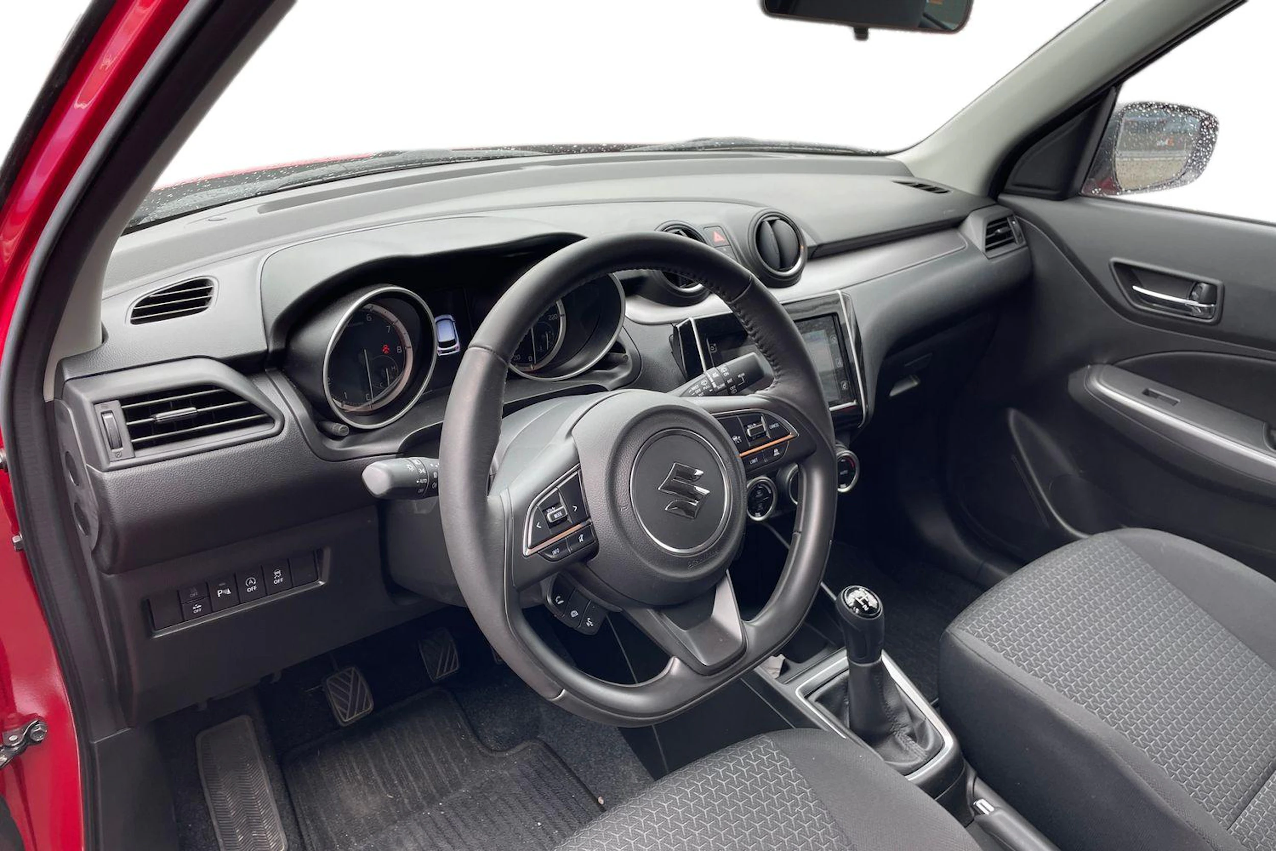 punainen Suzuki Swift 2023 kuva 3.