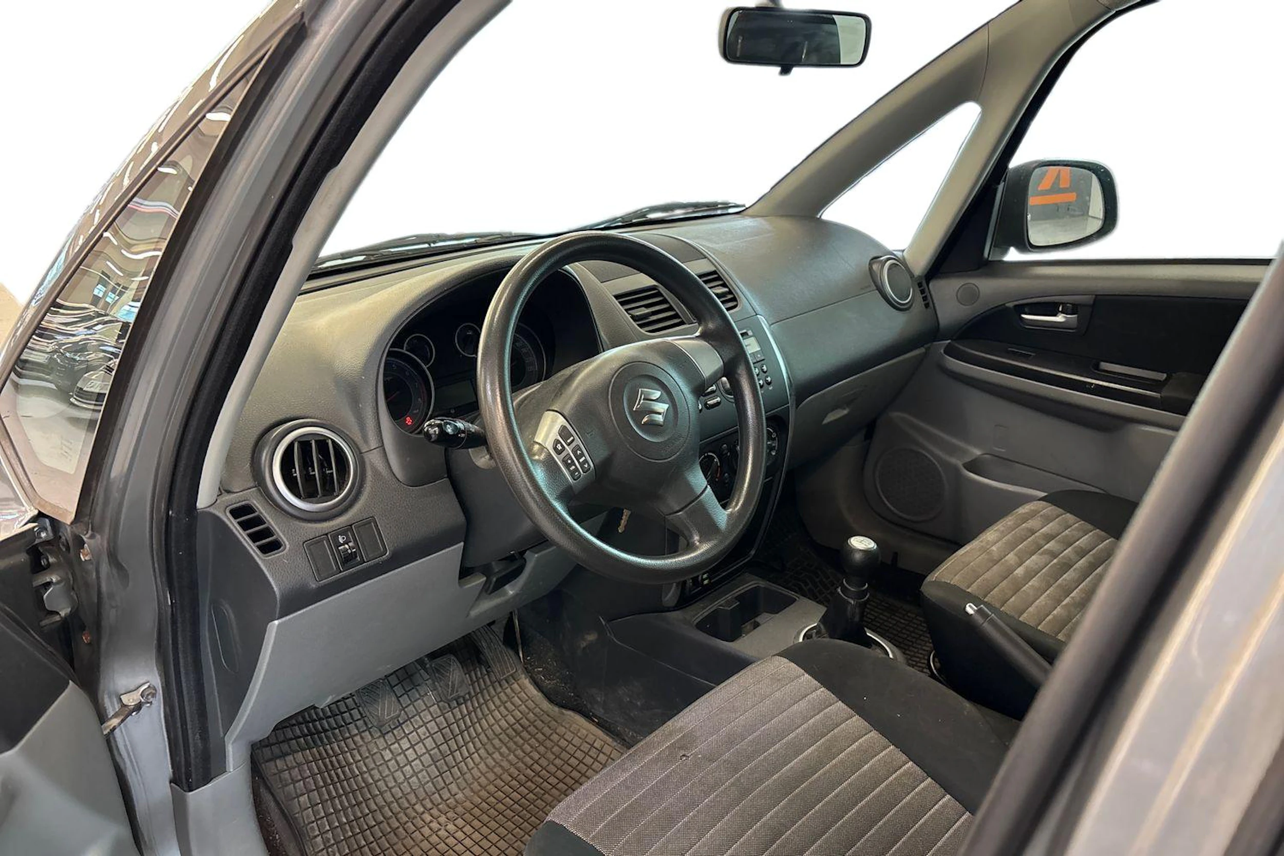 Harmaa Suzuki SX4 2010 kuva 3.