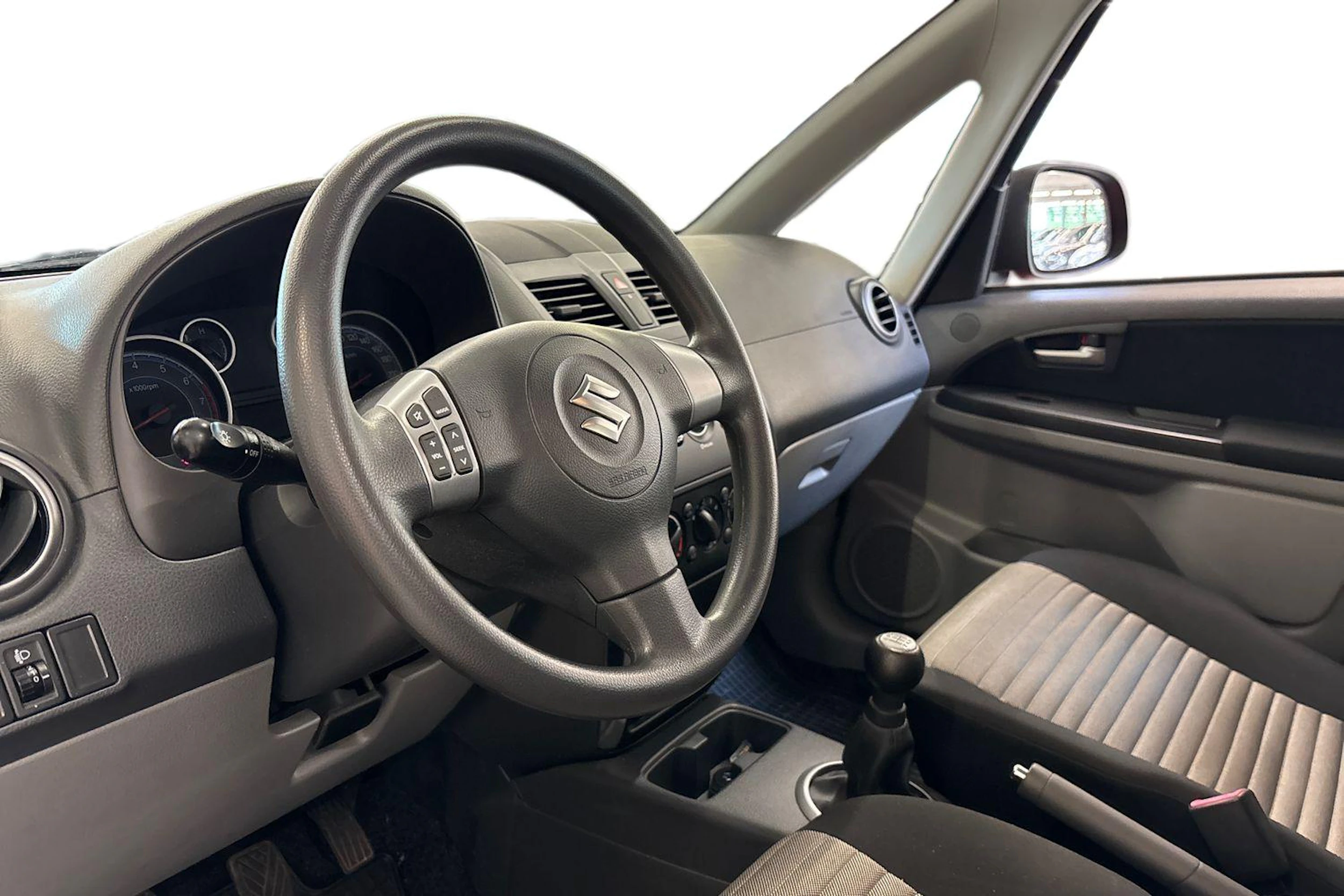Punainen Suzuki SX4 2010 kuva 3.