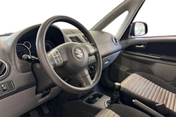 Punainen Suzuki SX4 2010 kuva 3.