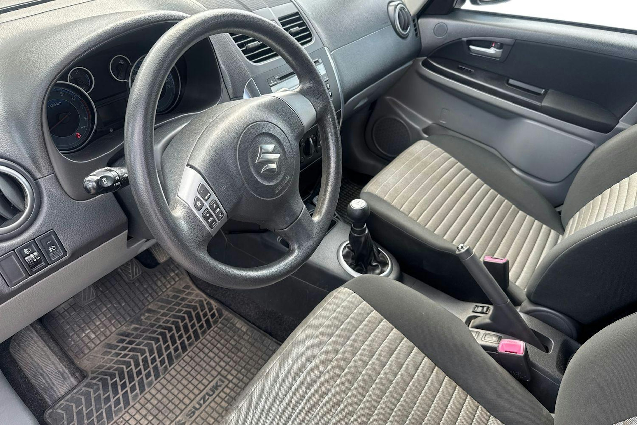 Musta Suzuki SX4 2011 kuva 3.