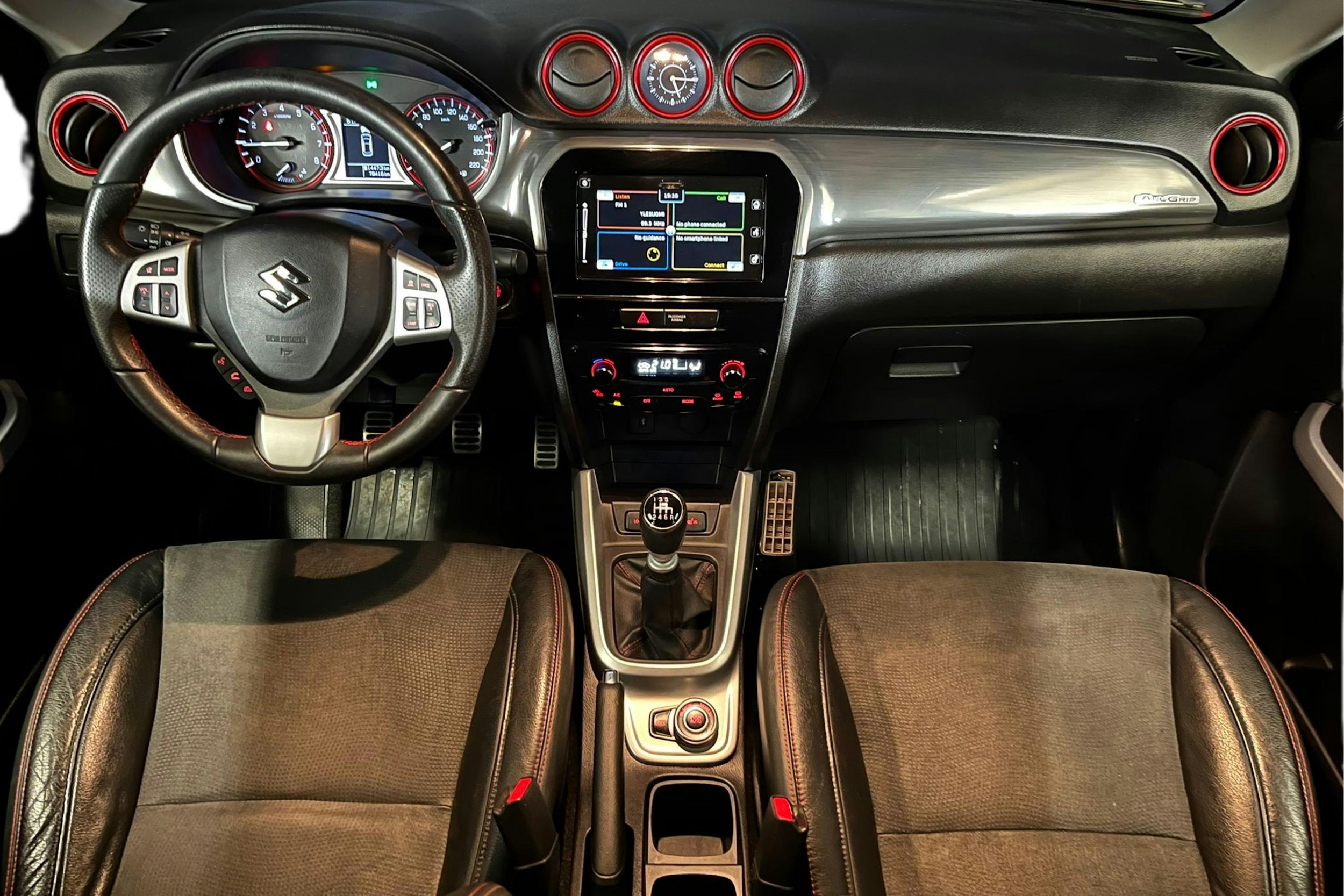 punainen Suzuki Vitara 2016 kuva 3.