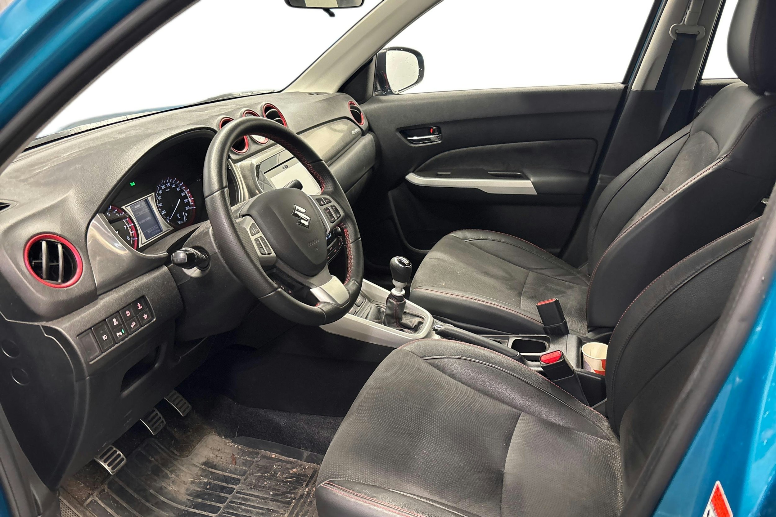 sininen Suzuki Vitara 2017 kuva 3.