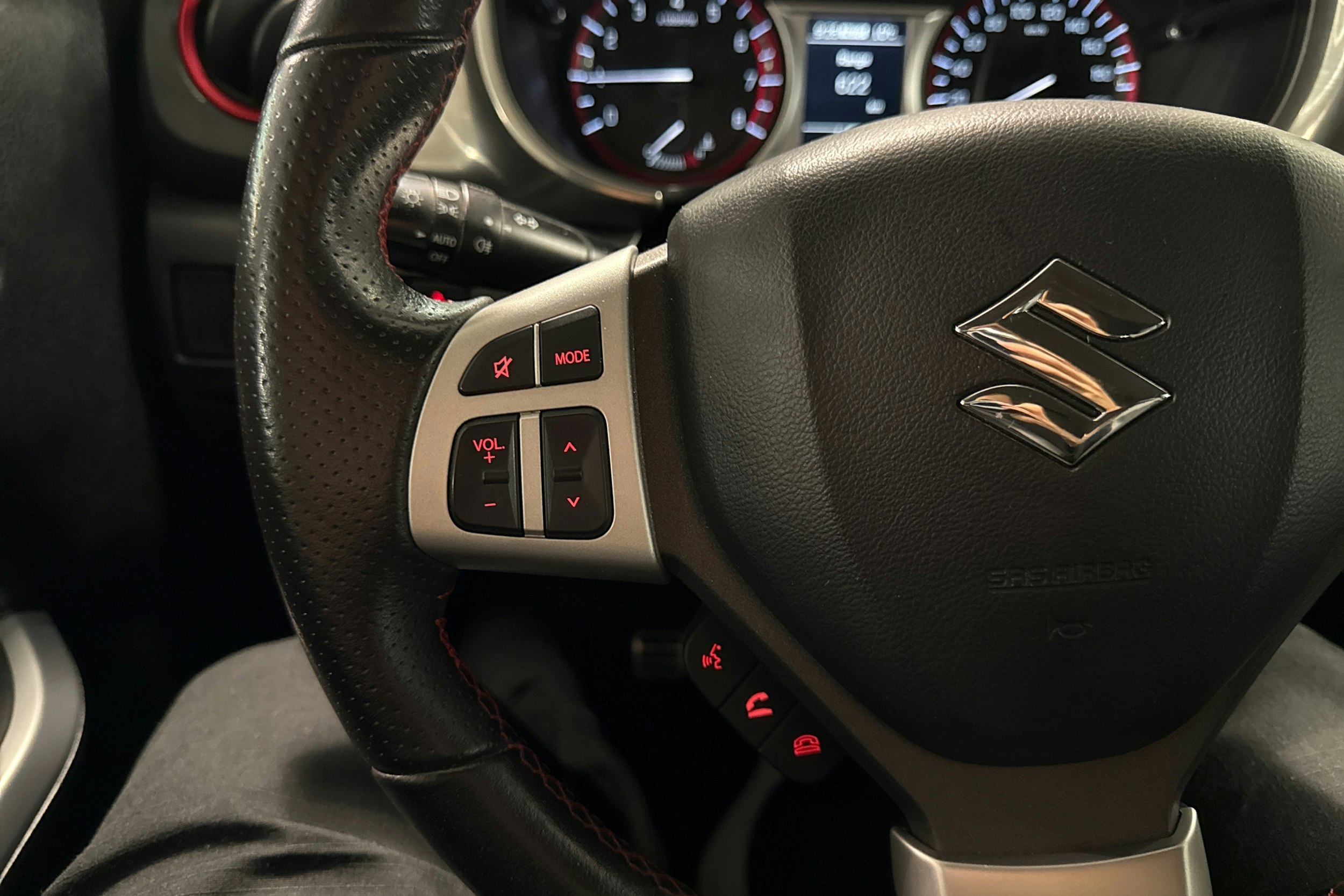 Sininen Suzuki Vitara 2017 kuva 16.