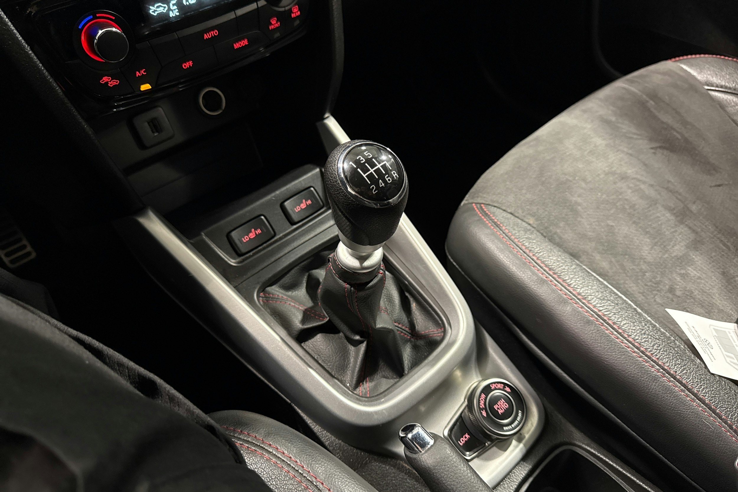 Sininen Suzuki Vitara 2017 kuva 19.