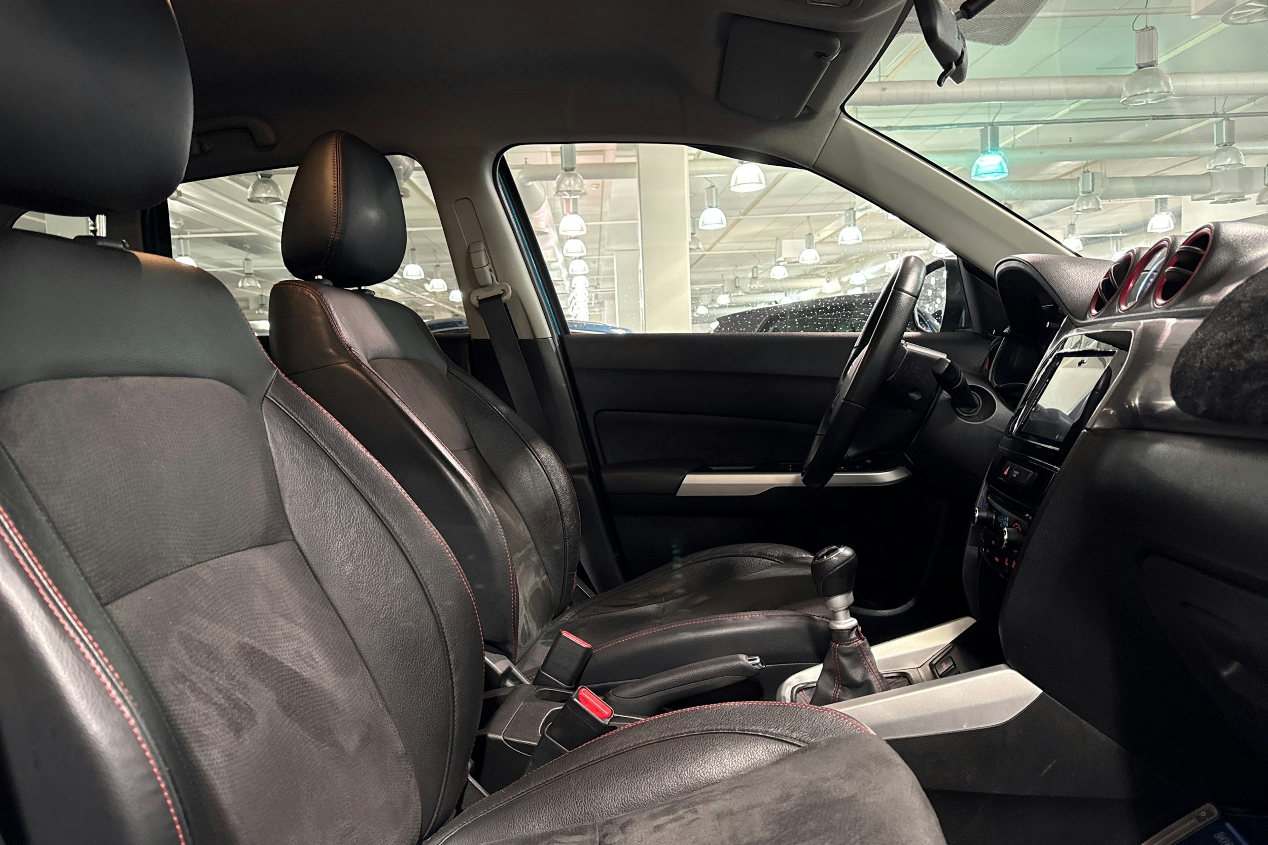 Sininen Suzuki Vitara 2017 kuva 22.