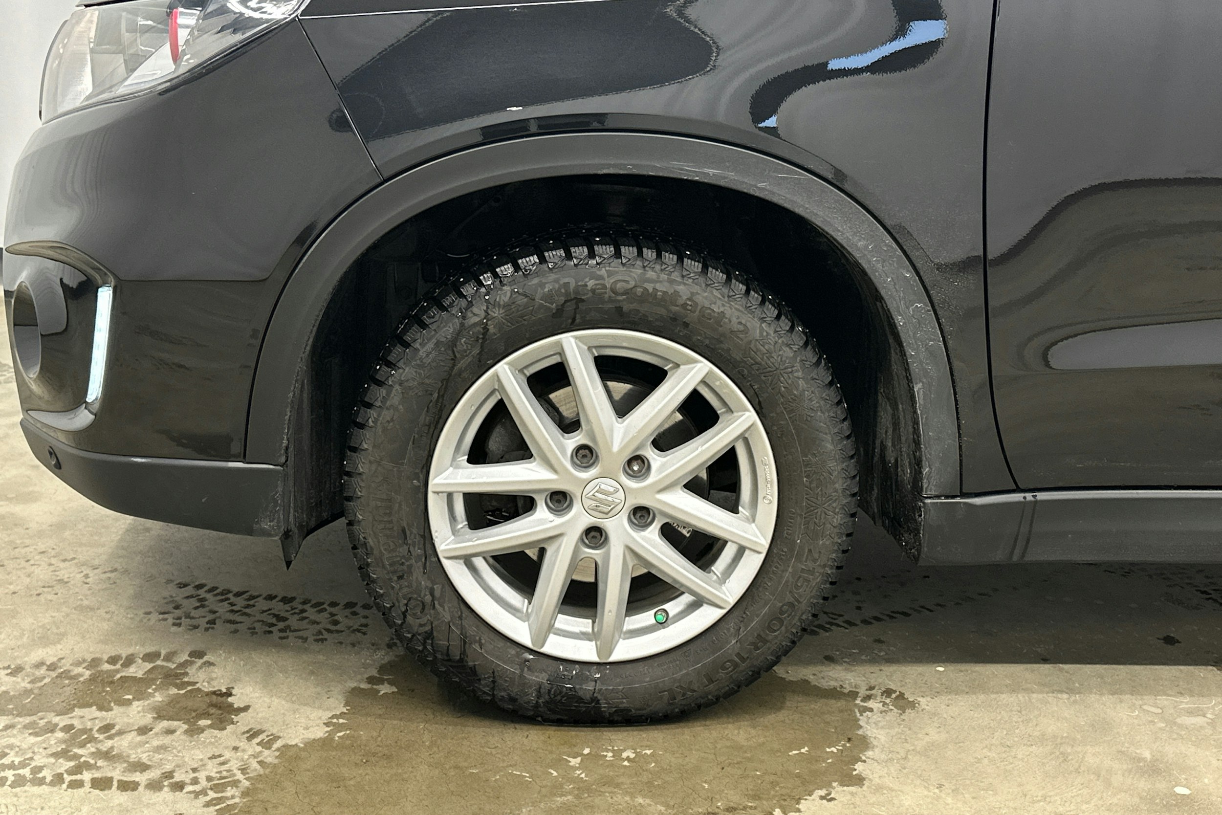 musta Suzuki Vitara 2018 kuva 14.