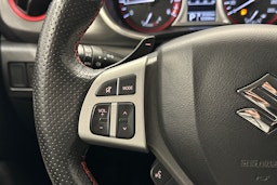 musta Suzuki Vitara 2018 kuva 18.