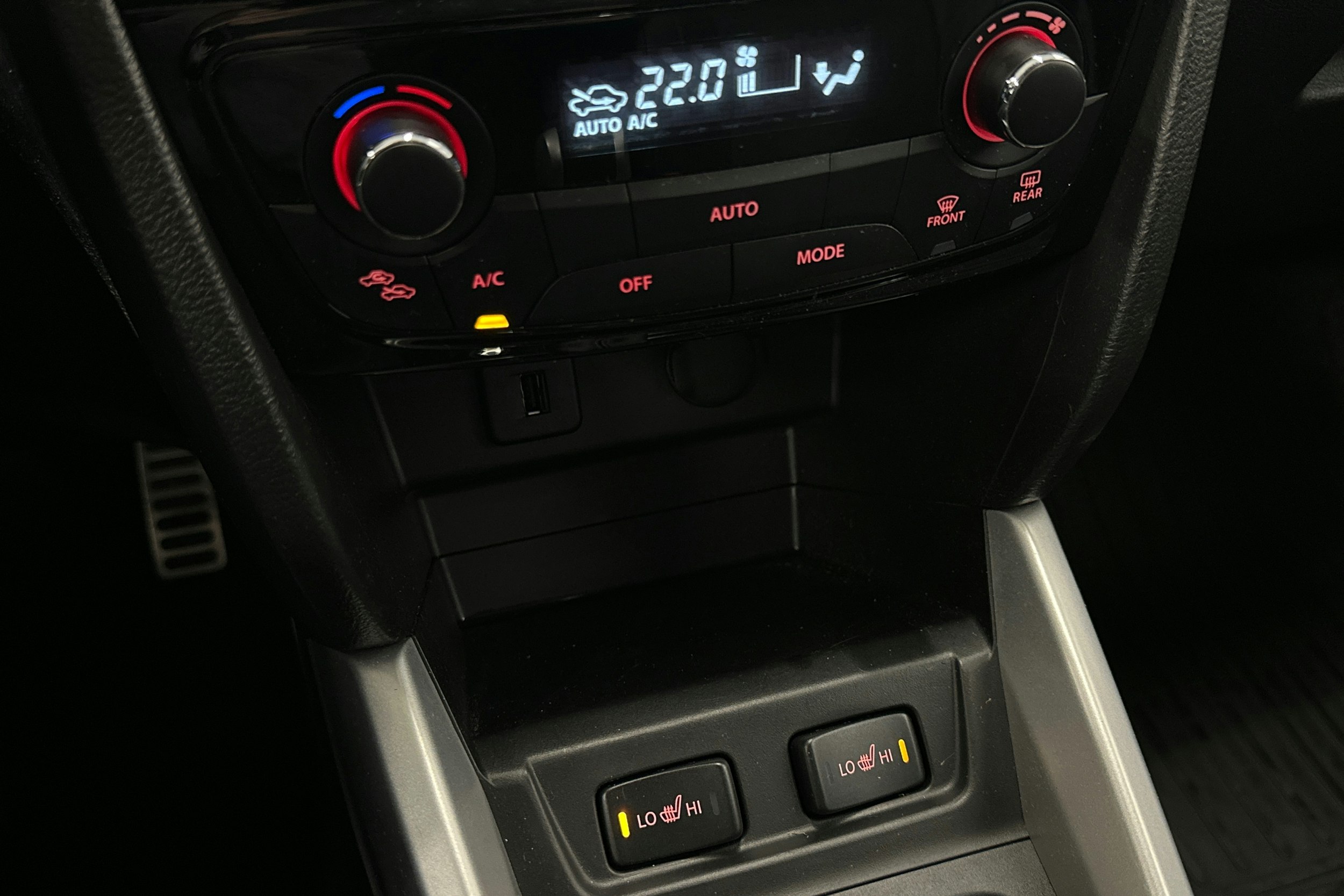 musta Suzuki Vitara 2018 kuva 25.