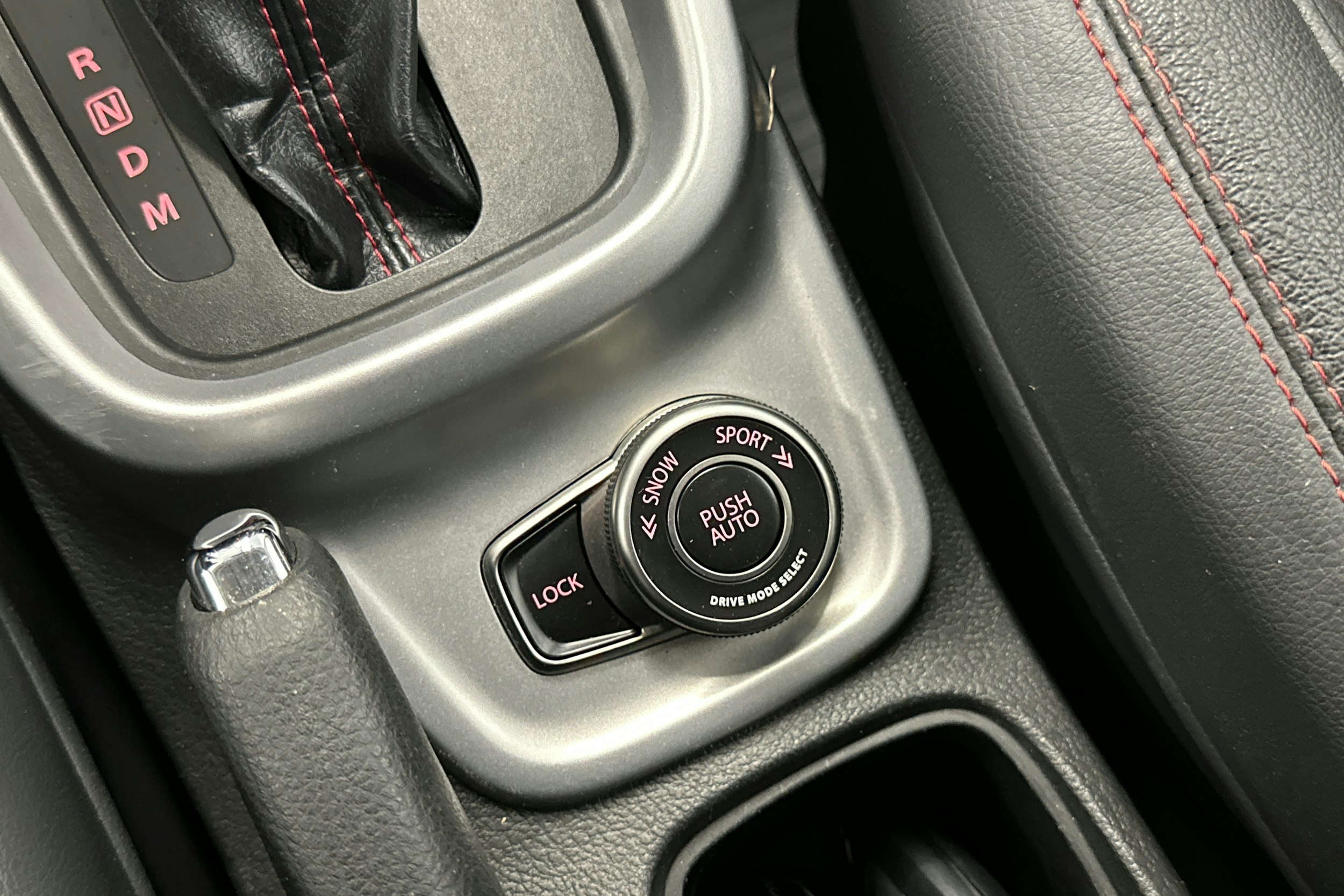 musta Suzuki Vitara 2018 kuva 26.