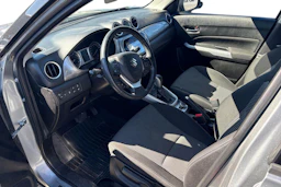 harmaa Suzuki Vitara 2018 kuva 3.