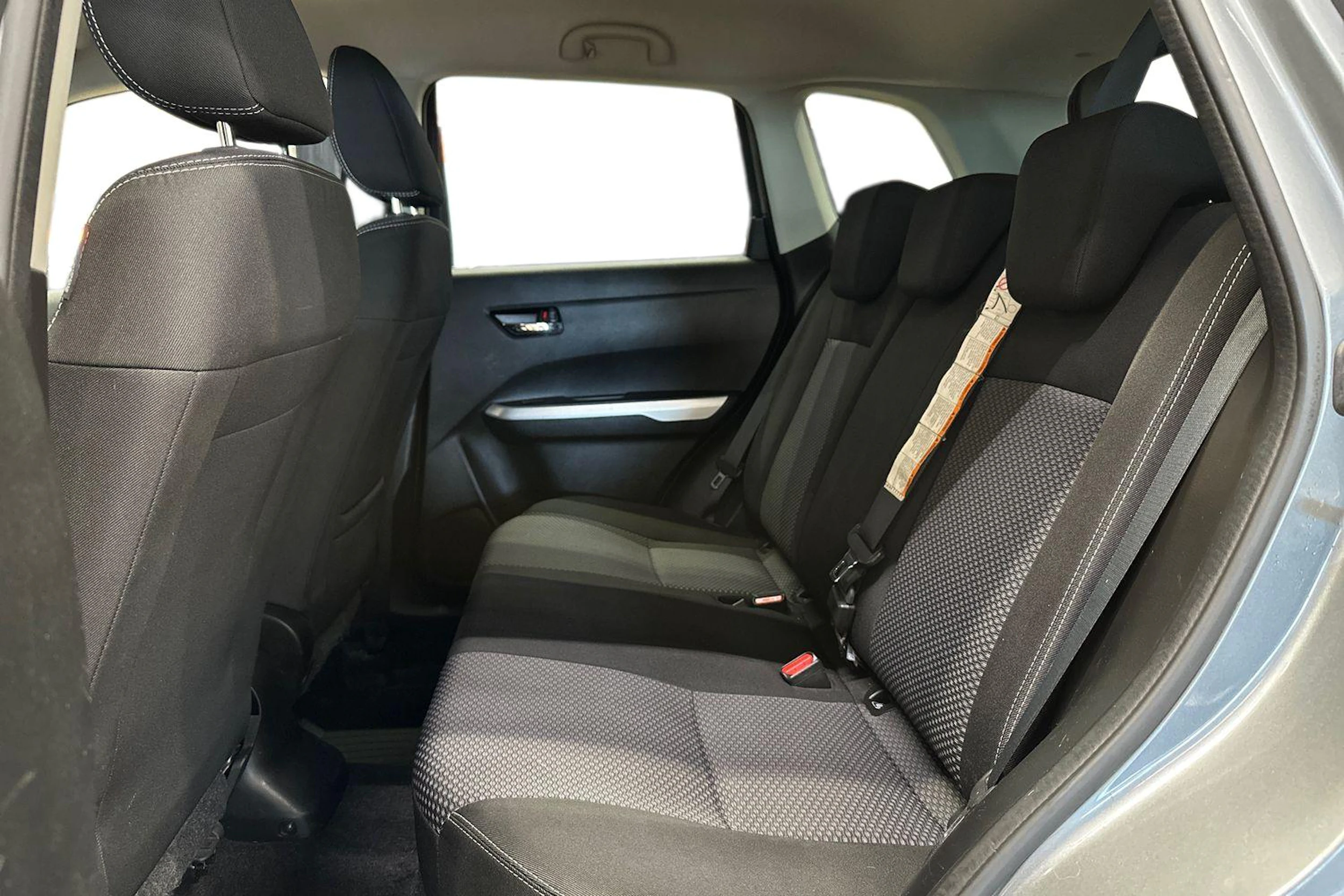 harmaa Suzuki Vitara 2018 kuva 8.