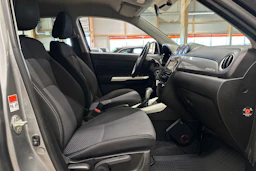 harmaa Suzuki Vitara 2018 kuva 11.