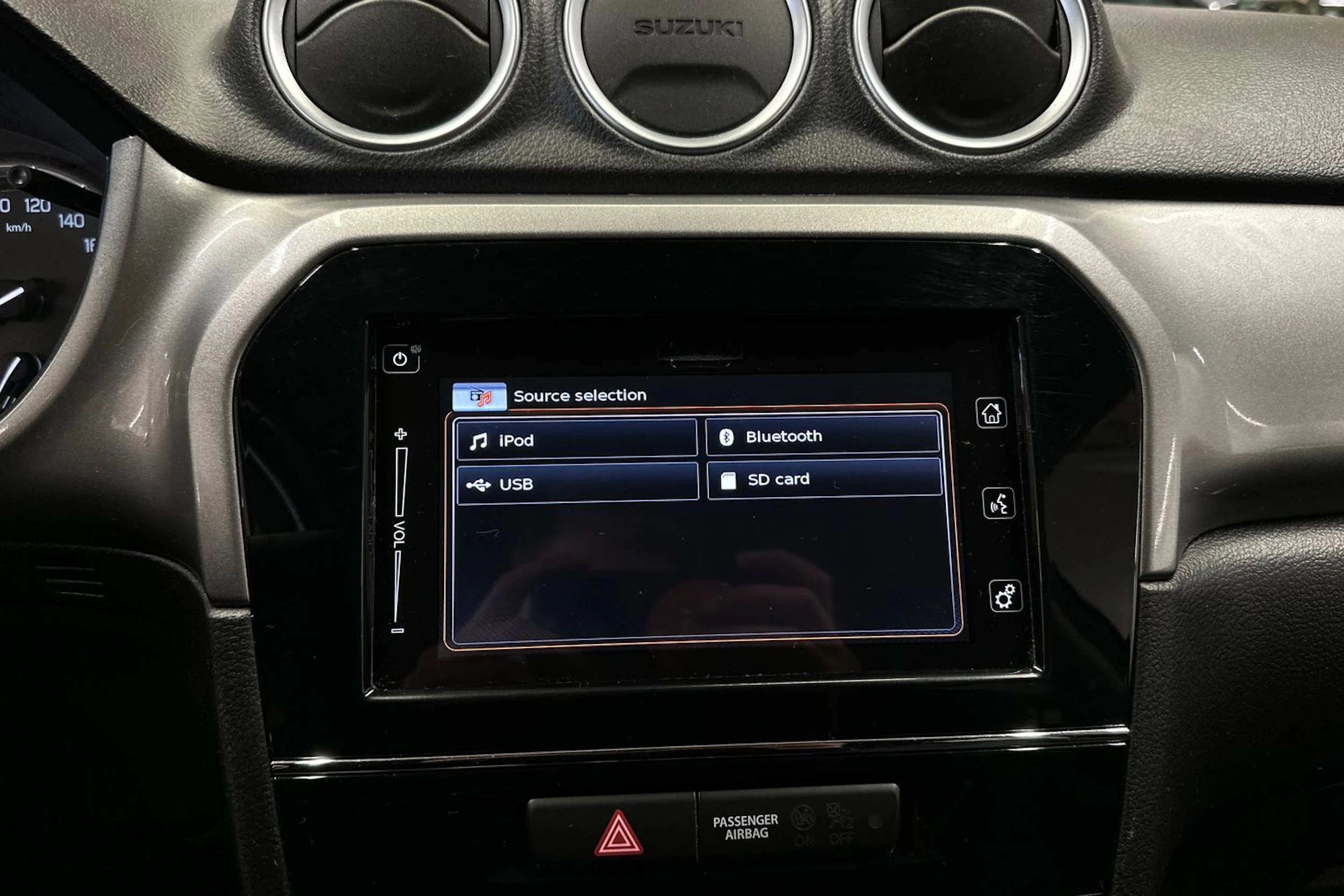 harmaa Suzuki Vitara 2018 kuva 13.