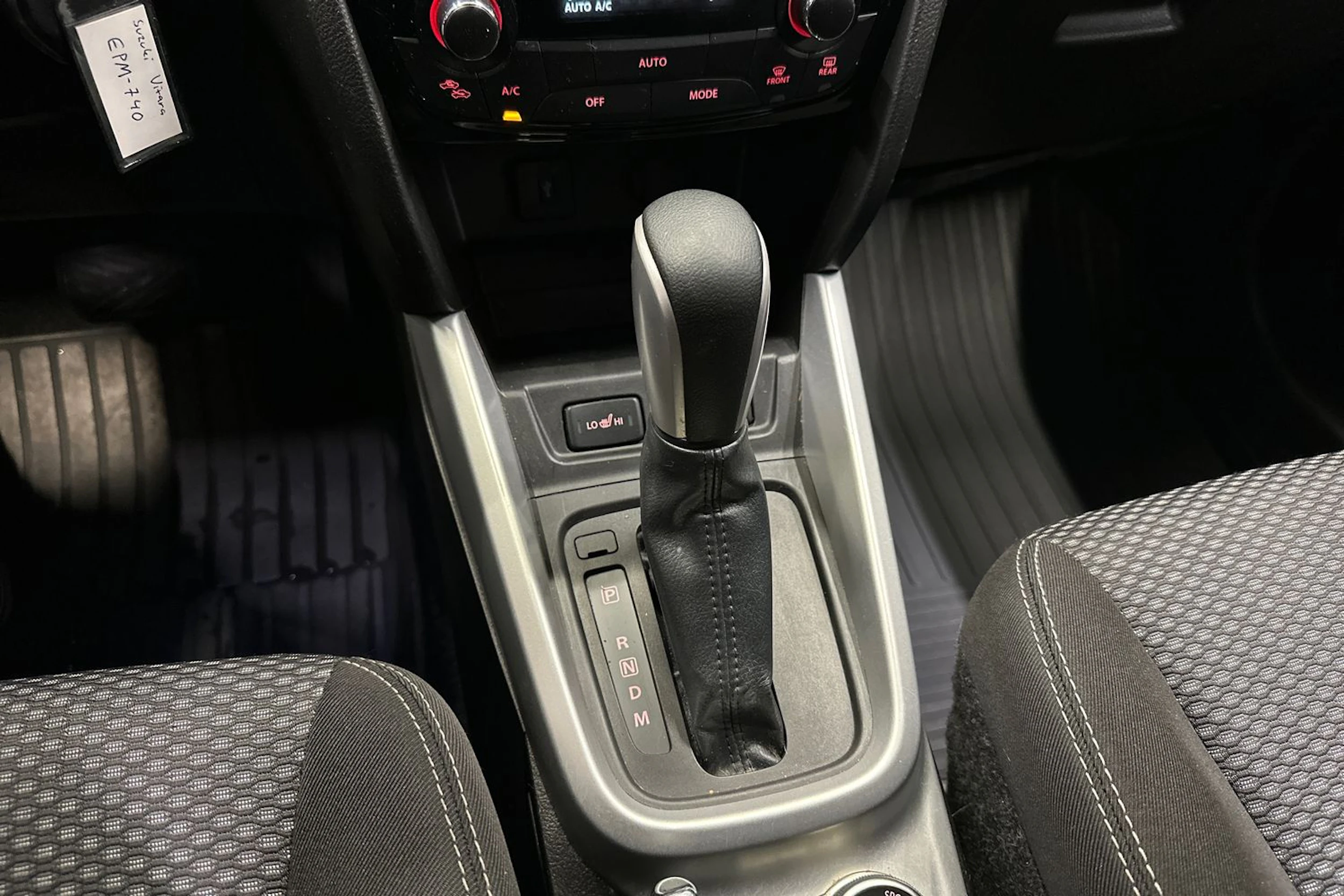 harmaa Suzuki Vitara 2018 kuva 16.